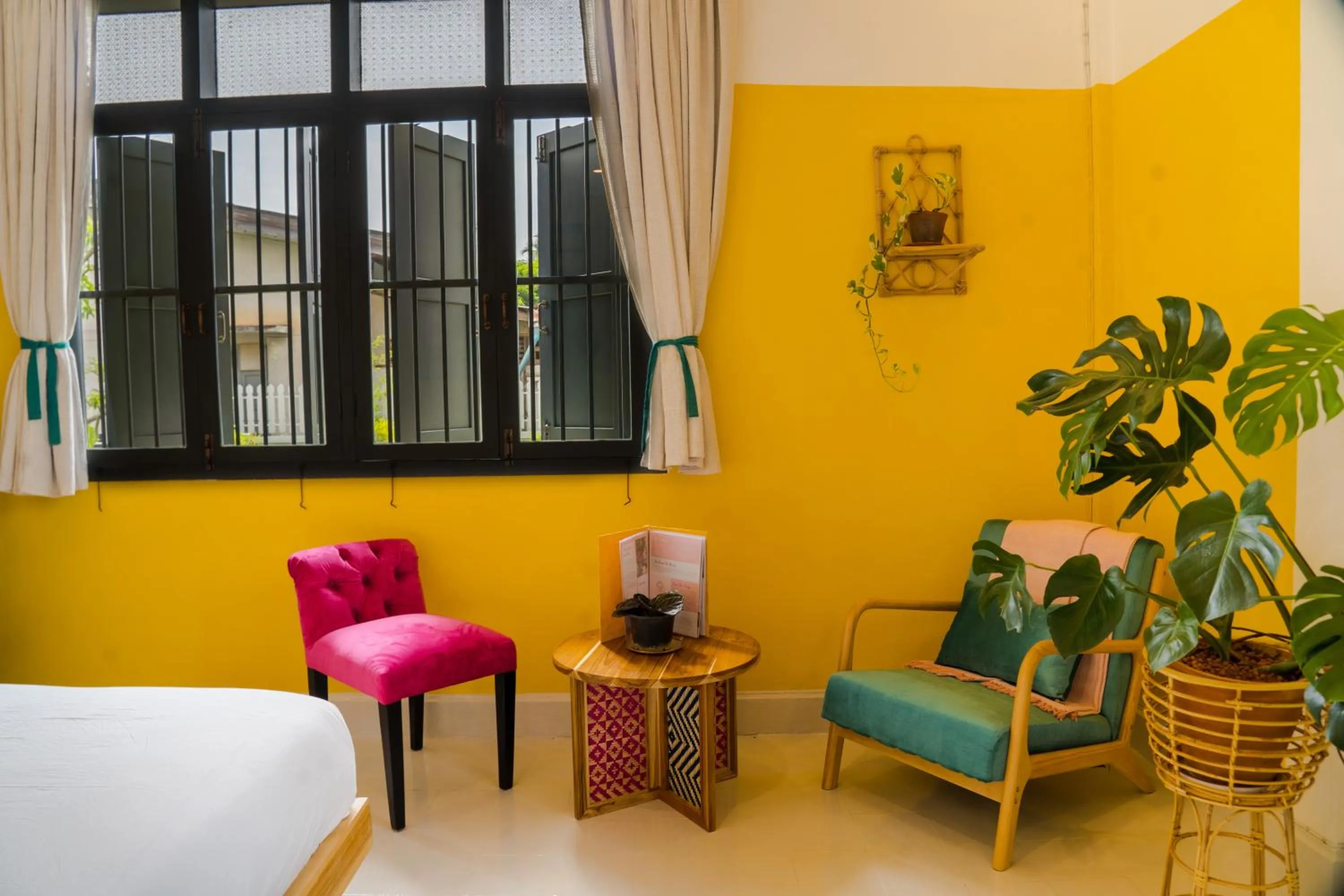 Seating area, Bed in Baan Pila