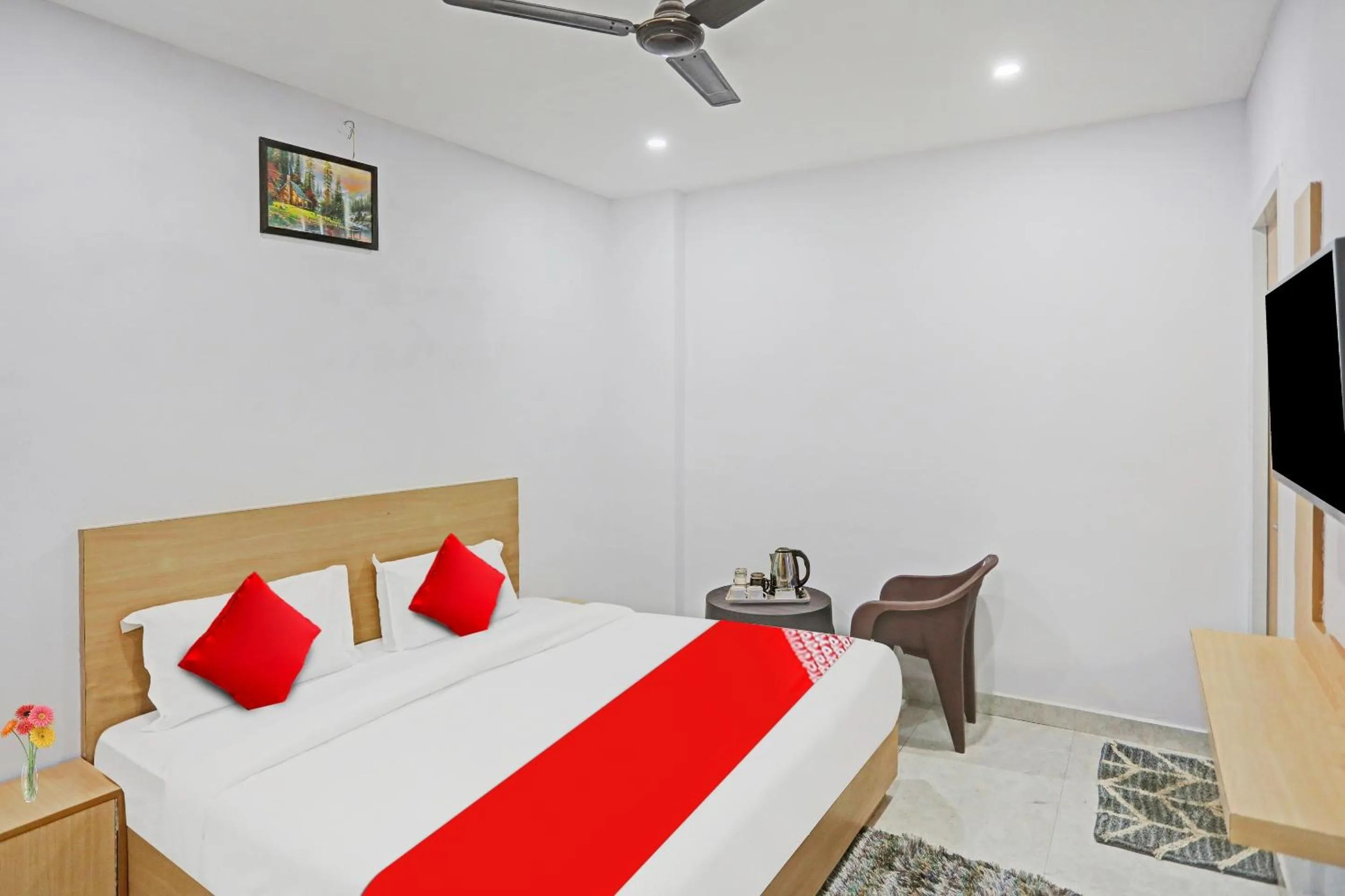 Bedroom, Bed in Hotel O Athrav Inn