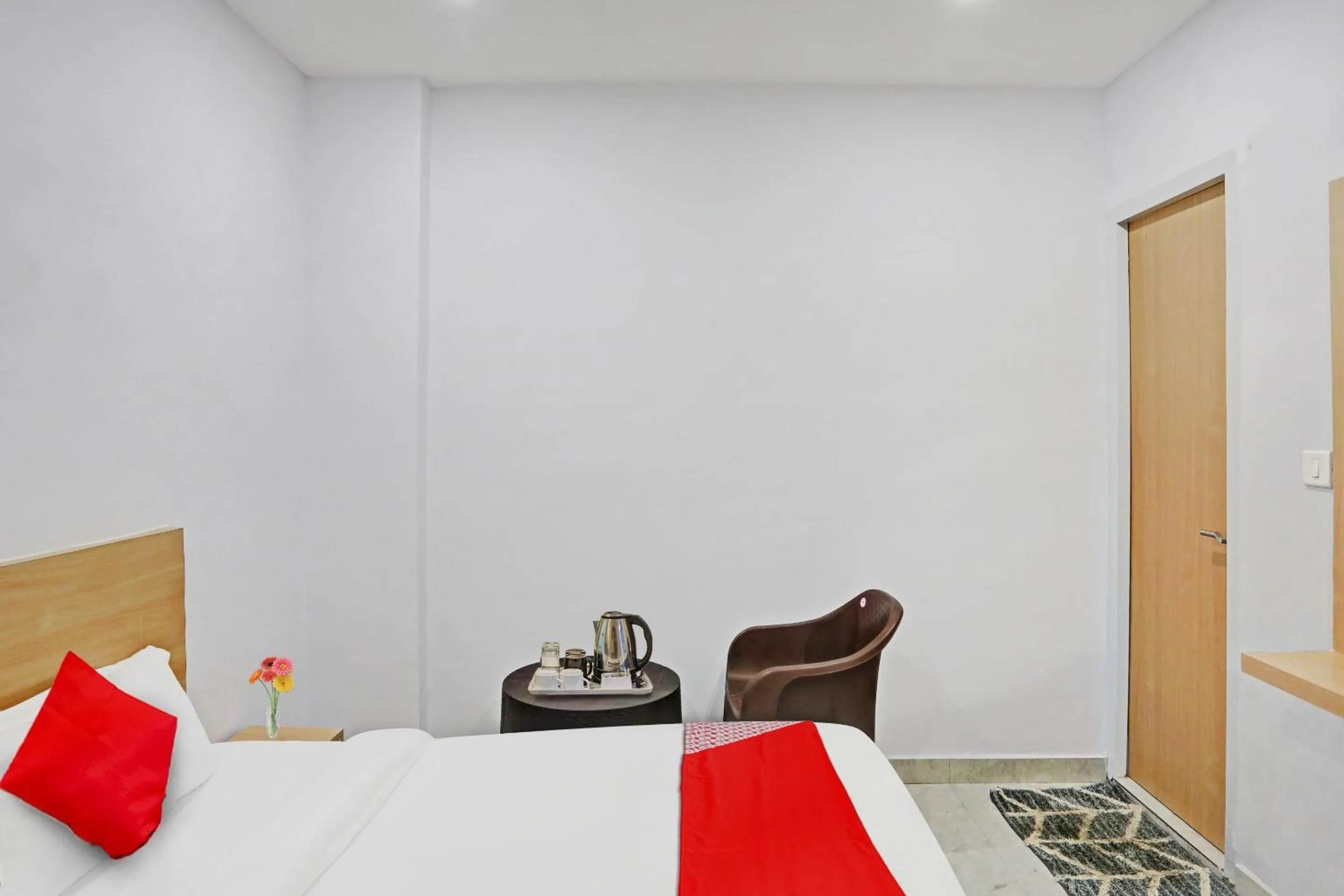 Bedroom, Bed in Hotel O Athrav Inn