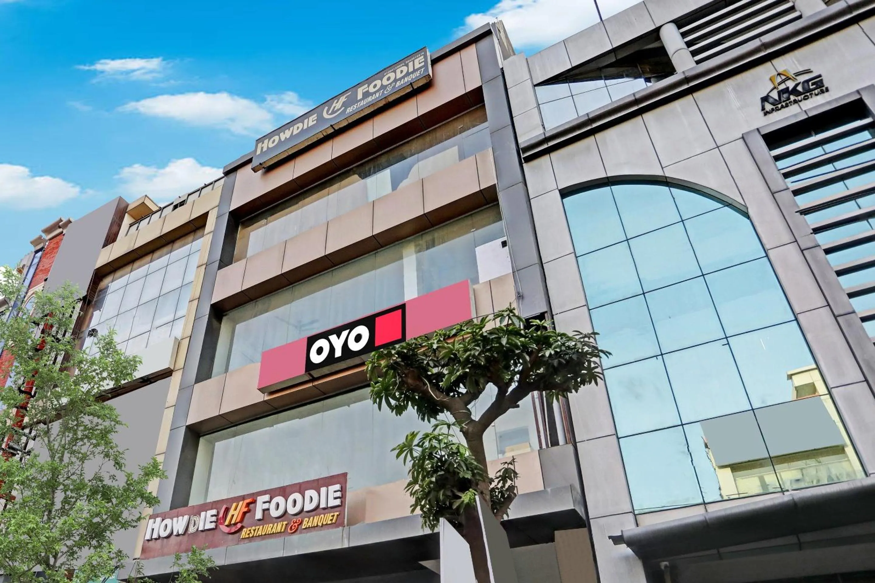 Facade/entrance in Hotel O Athrav Inn