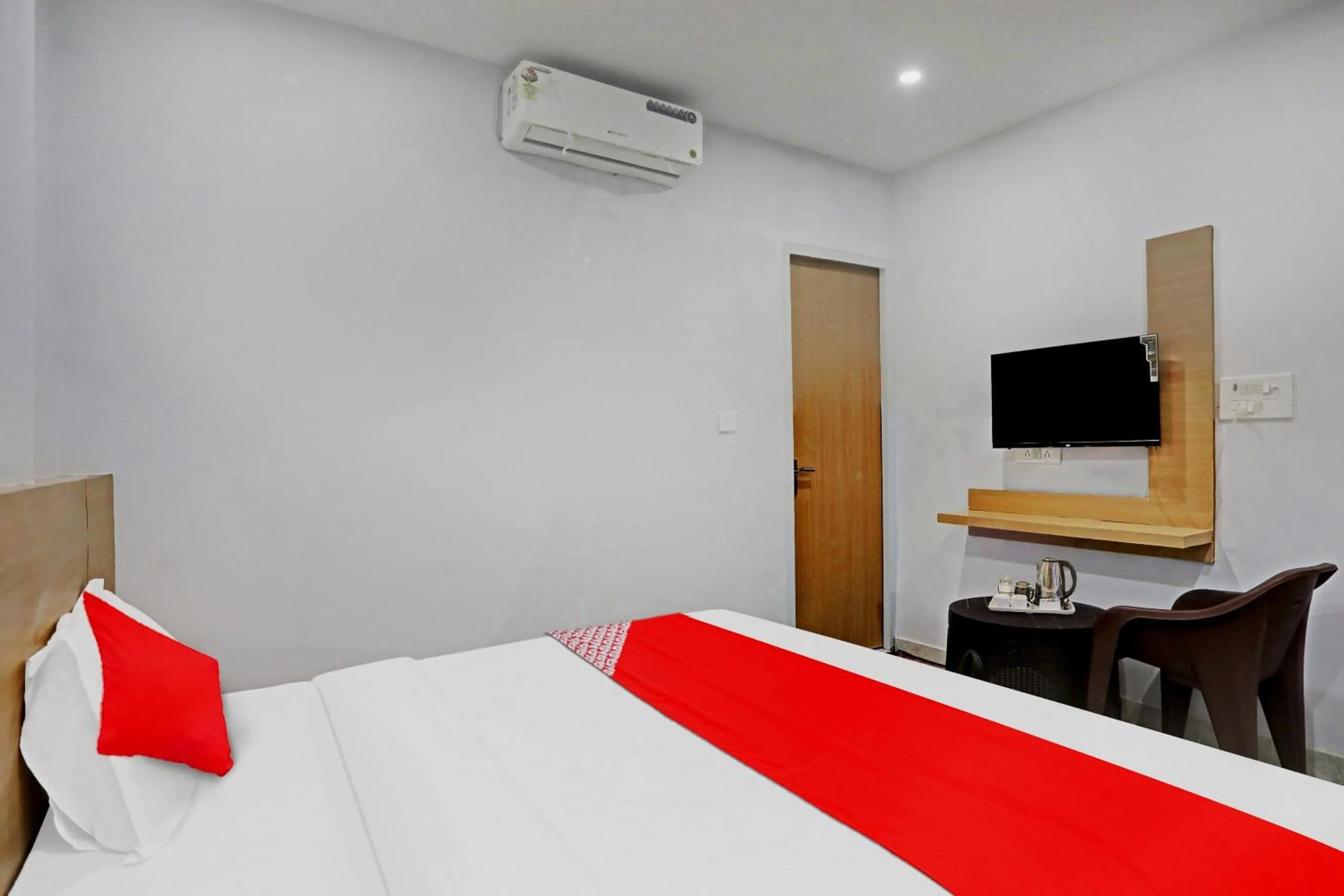 Bedroom in Hotel O Athrav Inn