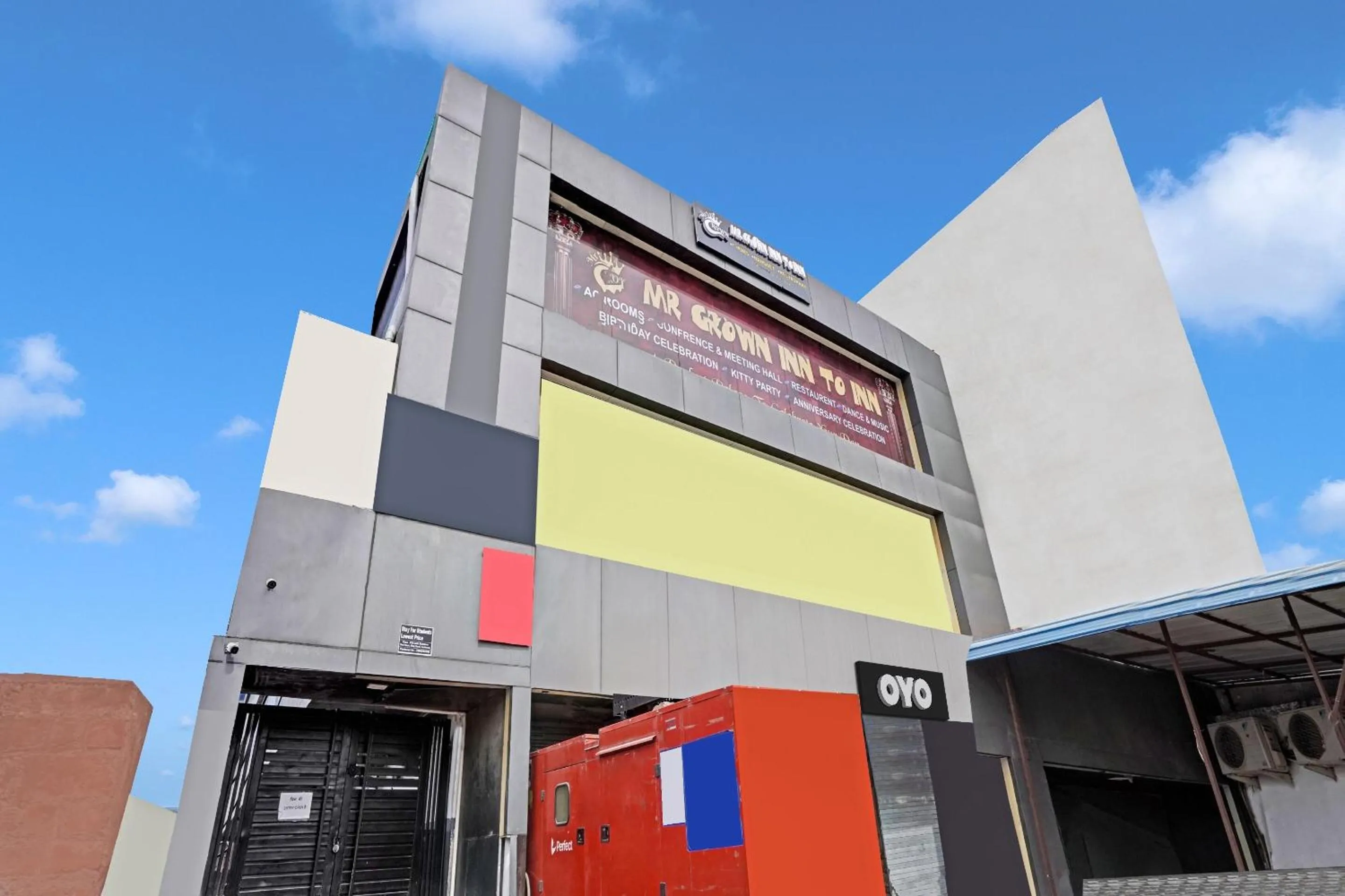 Facade/entrance in Hotel O Mr Crown Inn To Inn