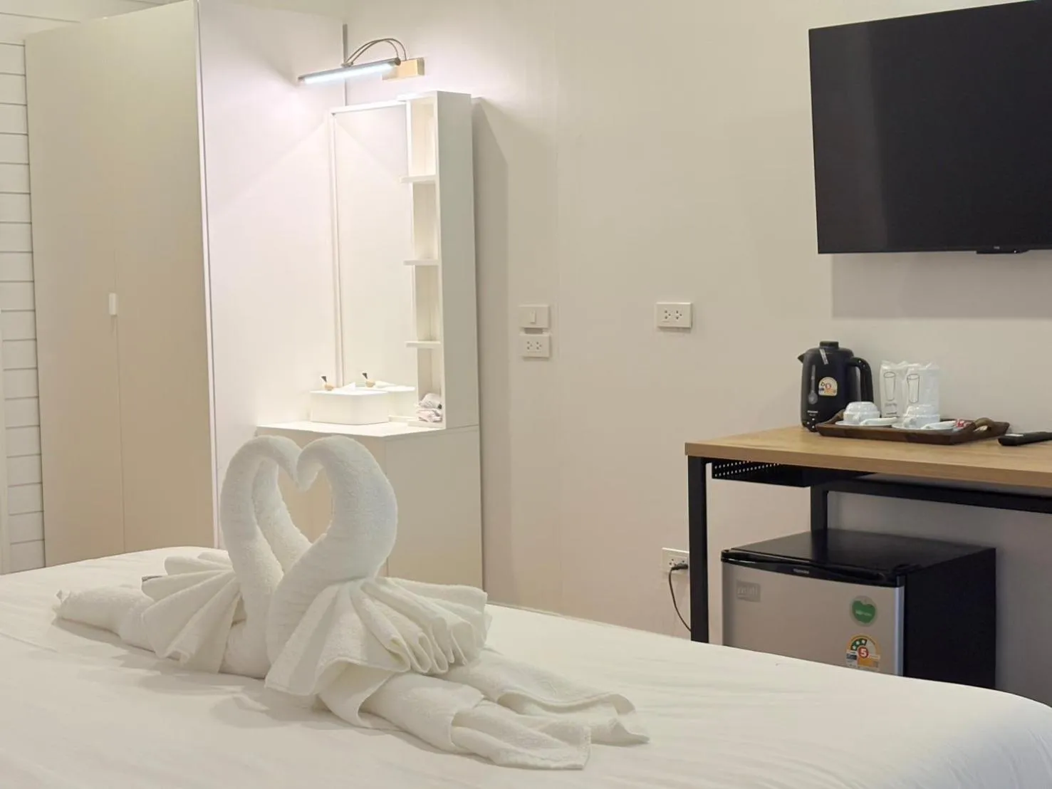 Photo of the whole room, Bed in IP PLUS BEACH RESORT Koh Larn