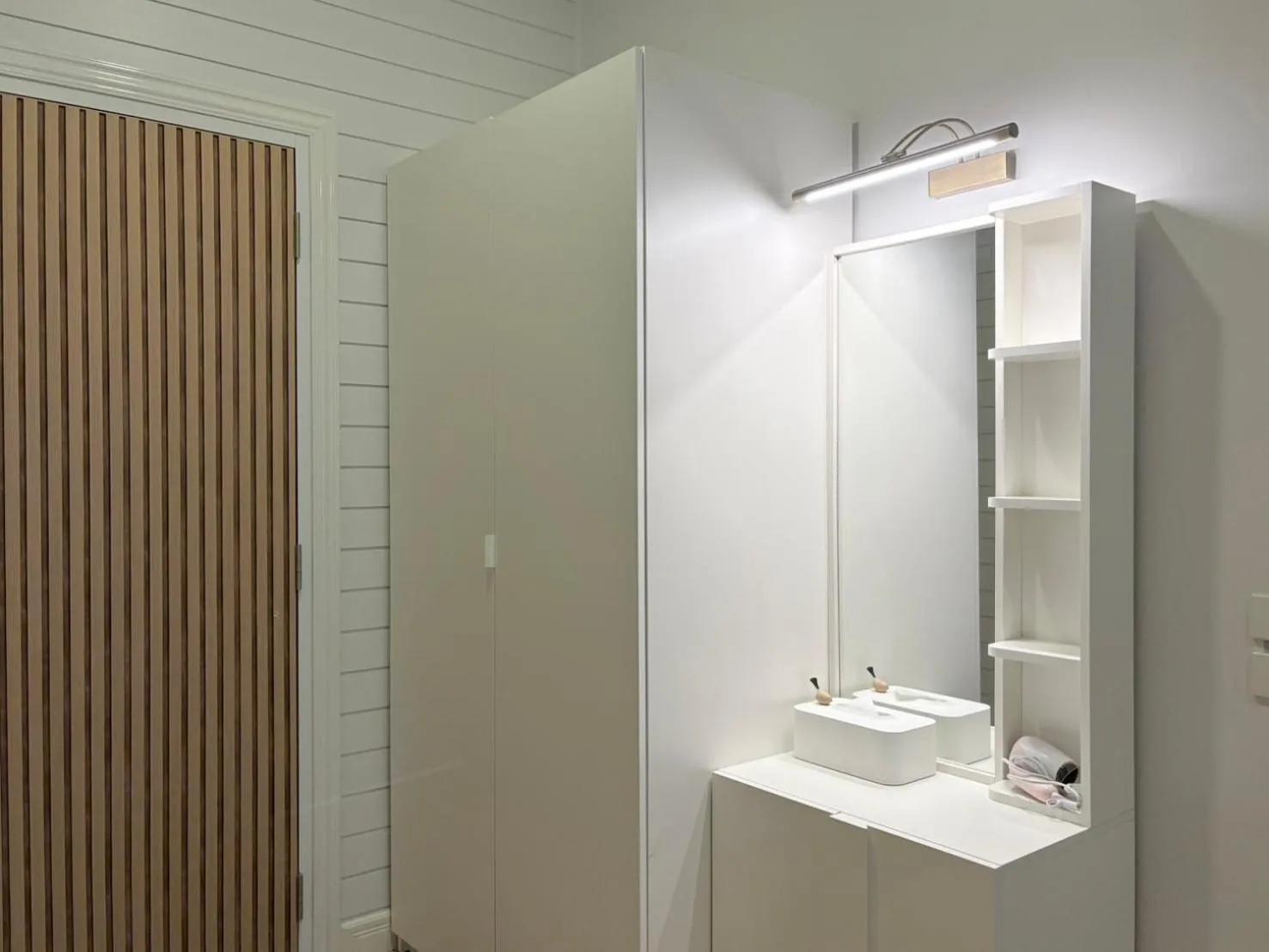 wardrobe in IP PLUS BEACH RESORT Koh Larn