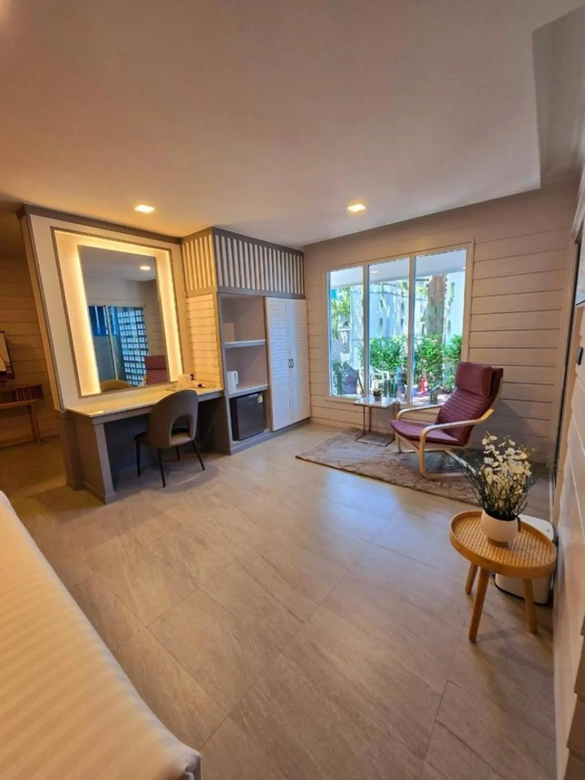 Seating area in IP PLUS BEACH RESORT Koh Larn