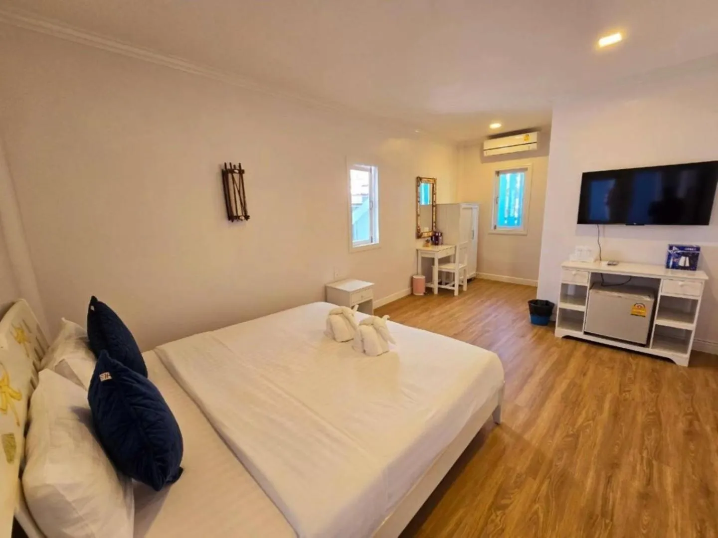 Photo of the whole room, Bed in IP PLUS BEACH RESORT Koh Larn