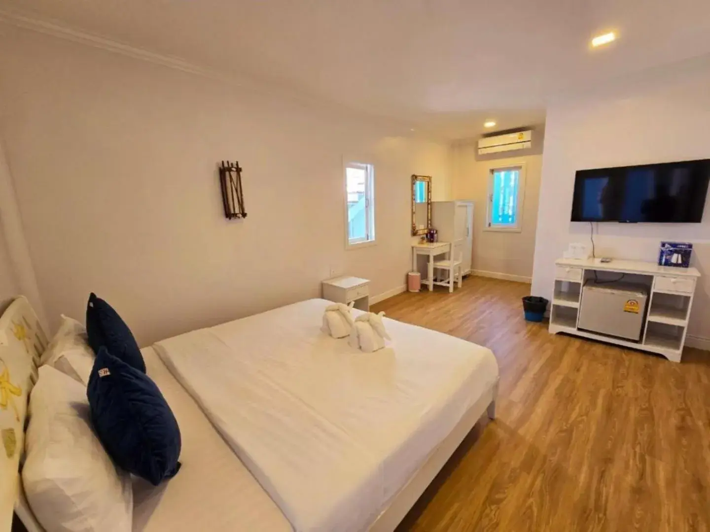 Deluxe King Room in IP PLUS BEACH RESORT Koh Larn Deluxe King Room in IP PLUS BEACH RESORT Koh Larn