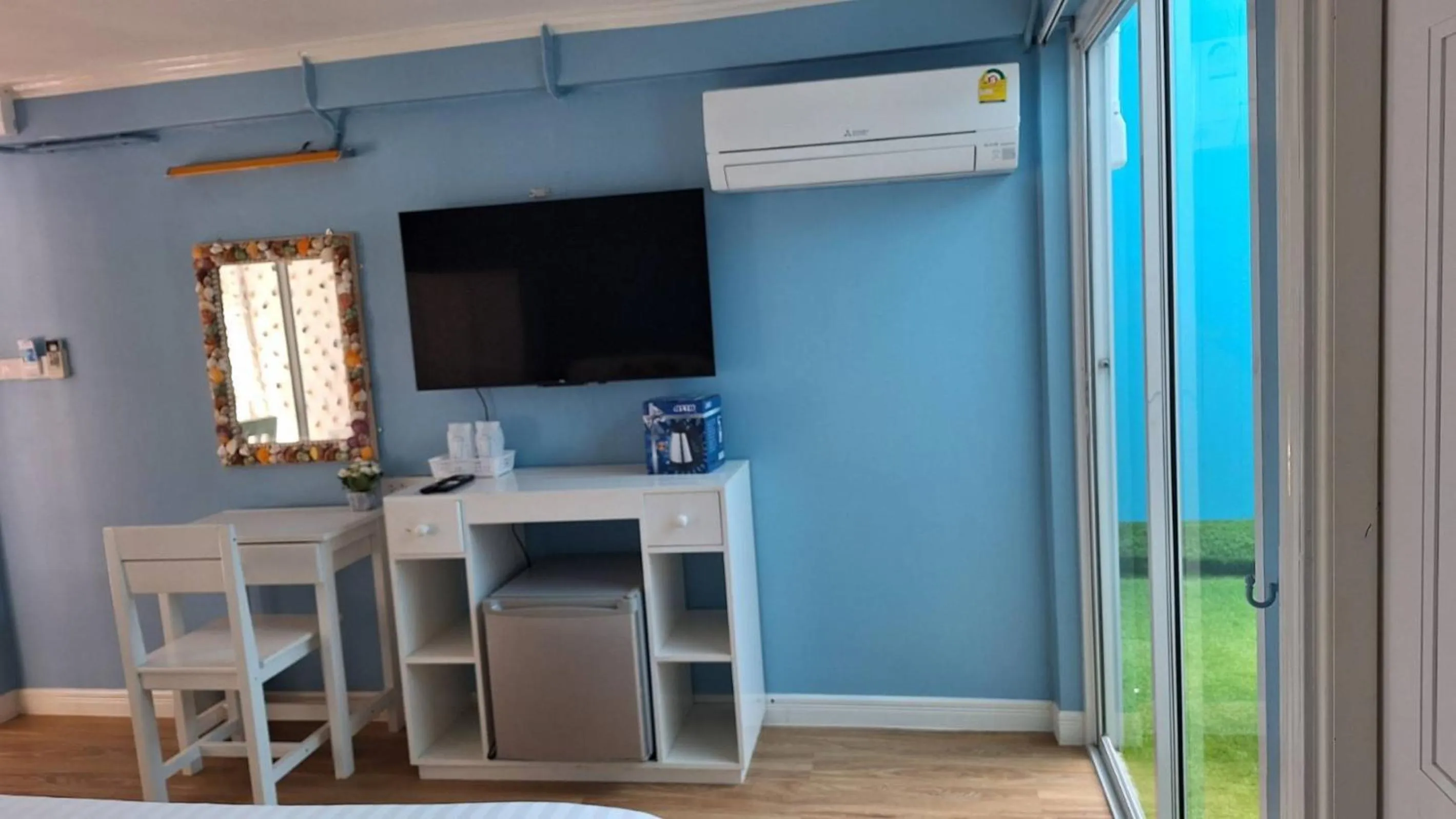 TV and multimedia in IP PLUS BEACH RESORT Koh Larn