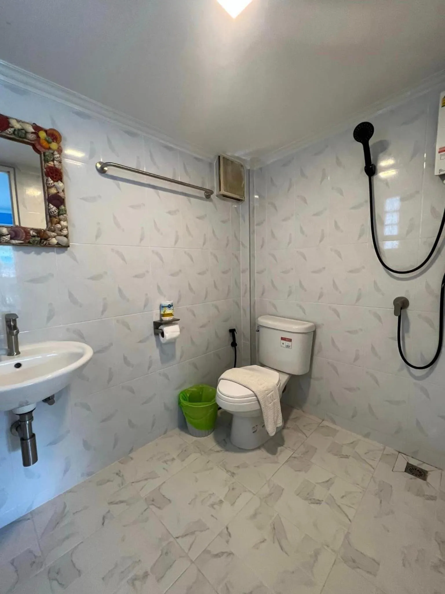 Bathroom in IP PLUS BEACH RESORT Koh Larn