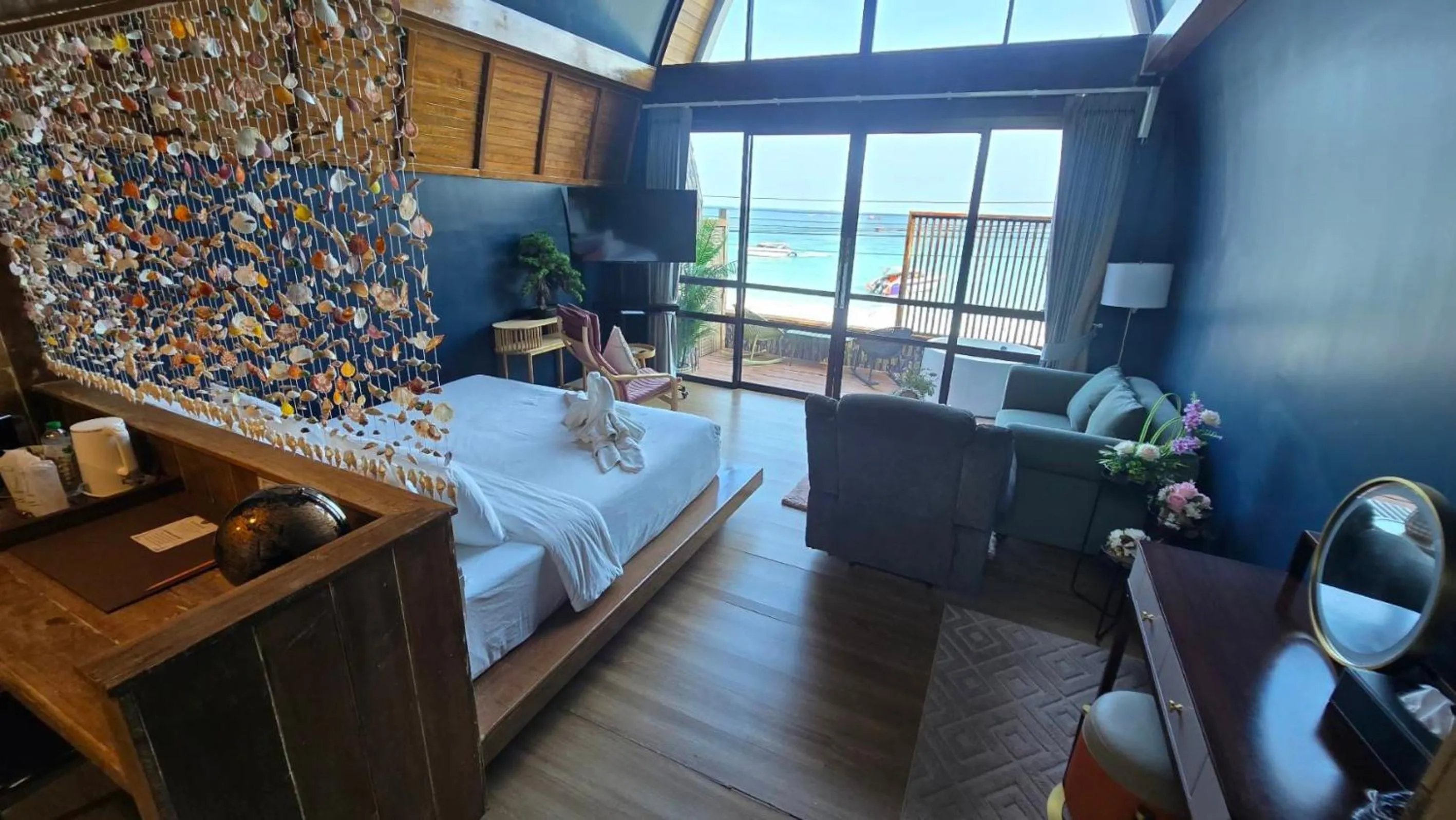 Bedroom, Bed in IP PLUS BEACH RESORT Koh Larn