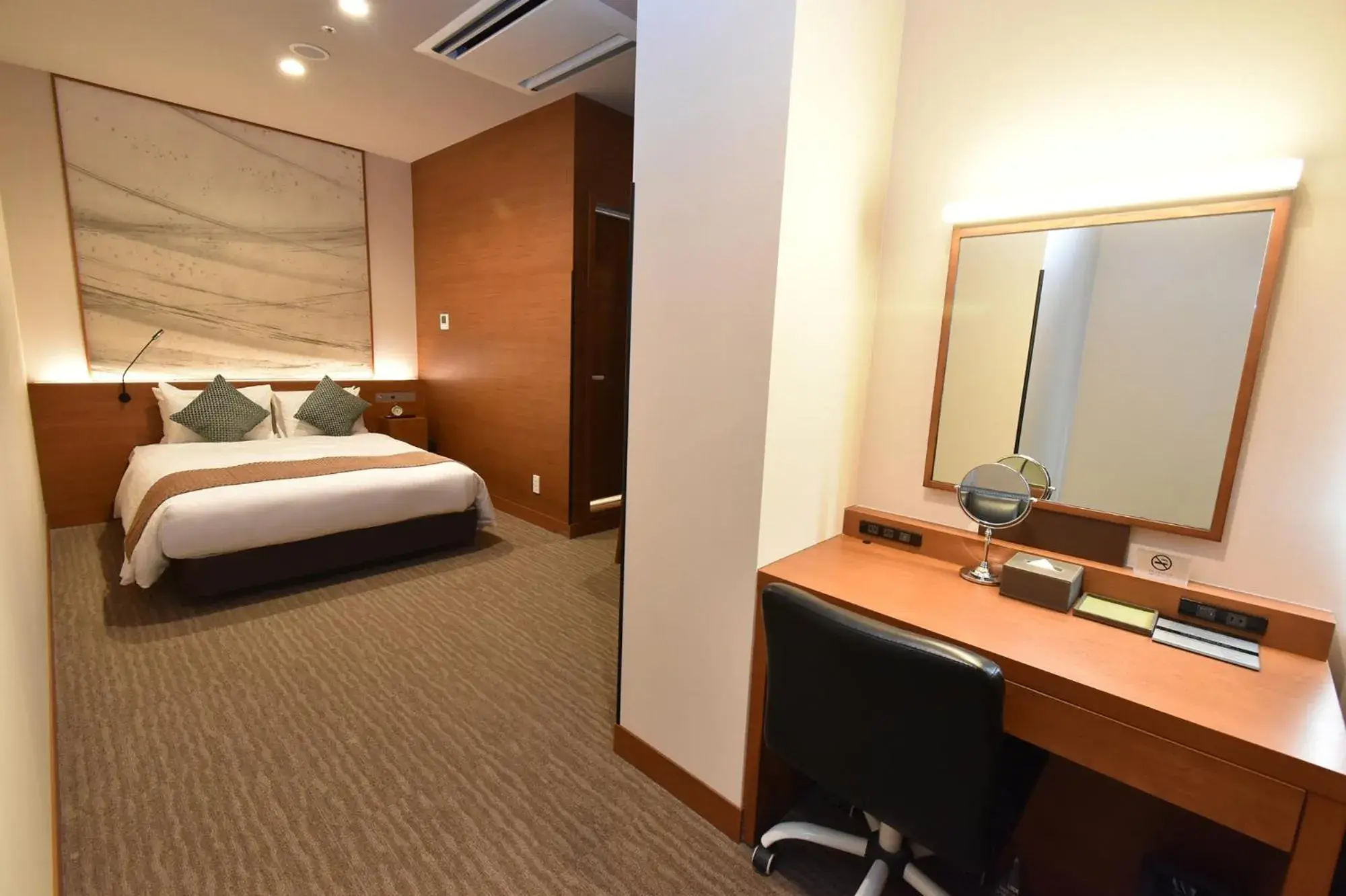 Standard Double Room in Odysis Suites Osaka Airport Hotel Standard Double Room in Odysis Suites Osaka Airport Hotel