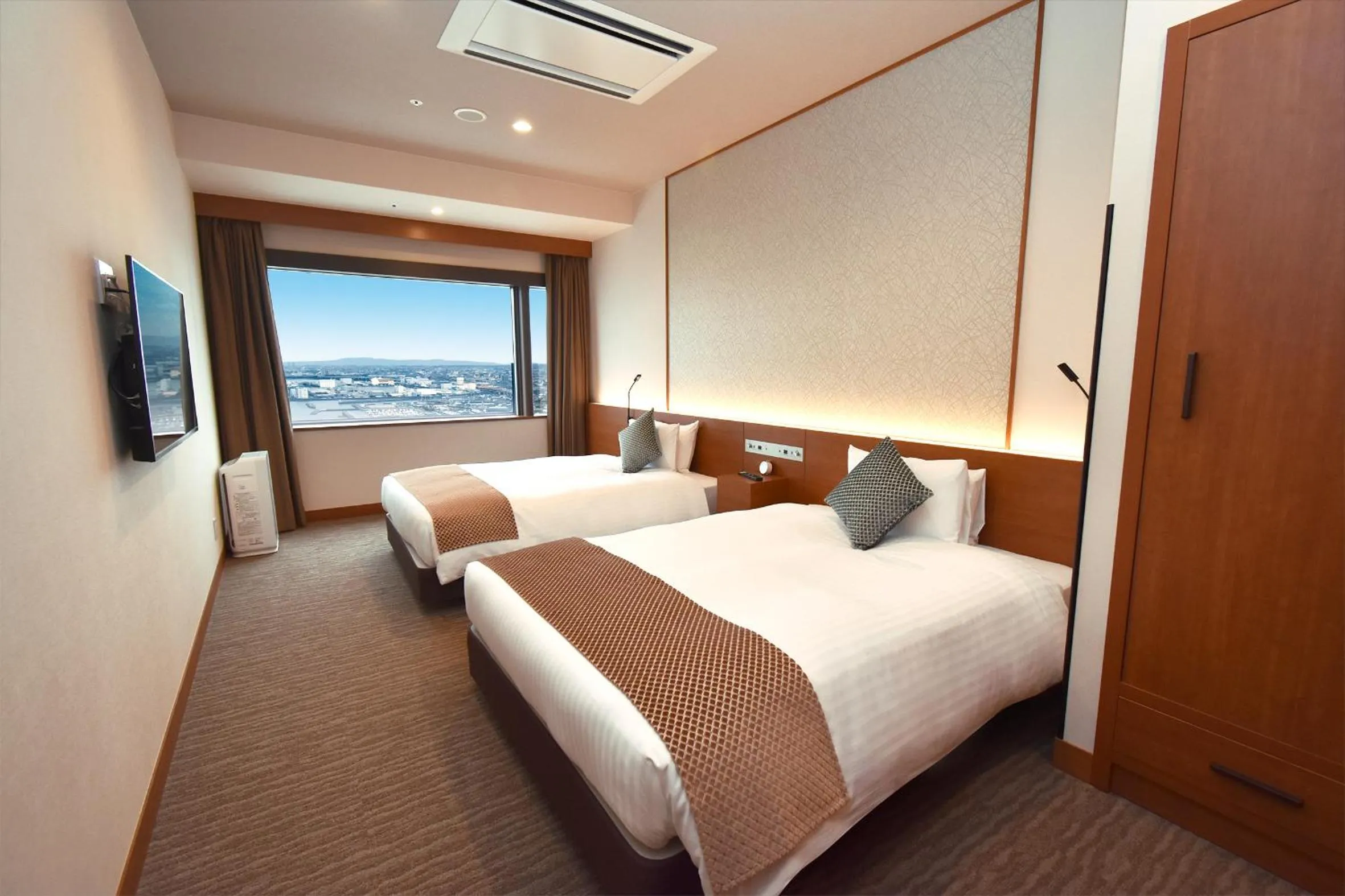 Photo of the whole room, Bed in Odysis Suites Osaka Airport Hotel