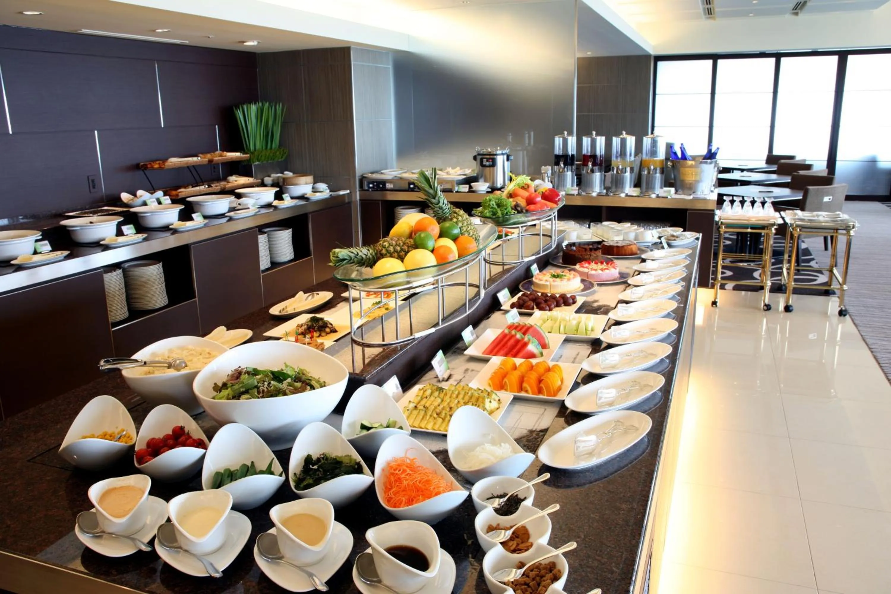 Food and drinks in Odysis Suites Osaka Airport Hotel