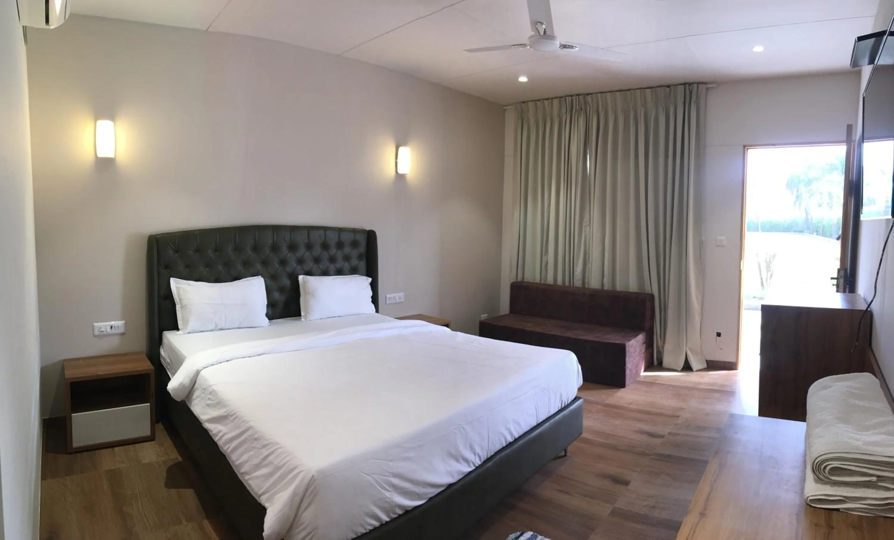 Photo of the whole room, Bed in VITS Daman Devka Beach