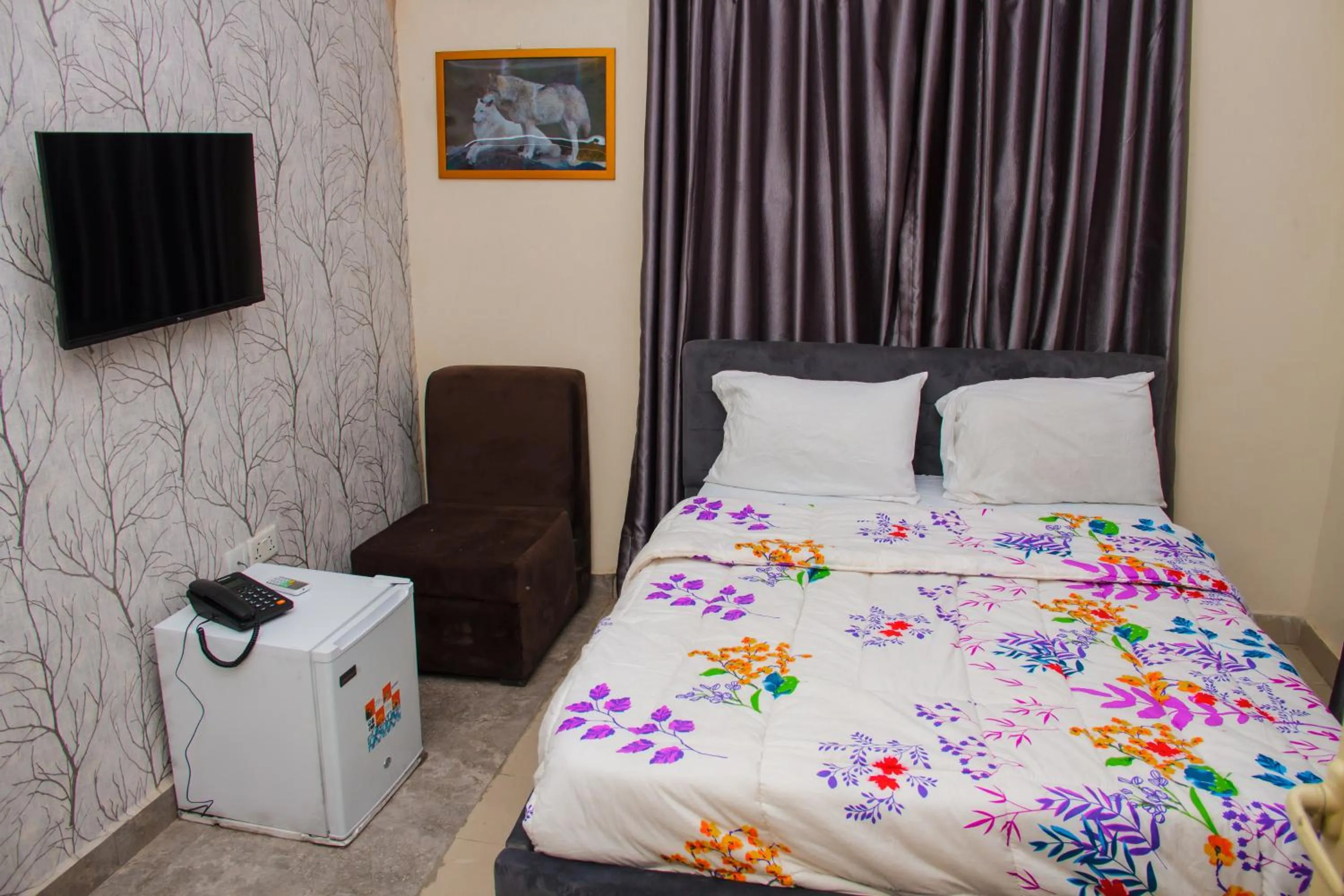 Bedroom, Bed in Go2Hotel45