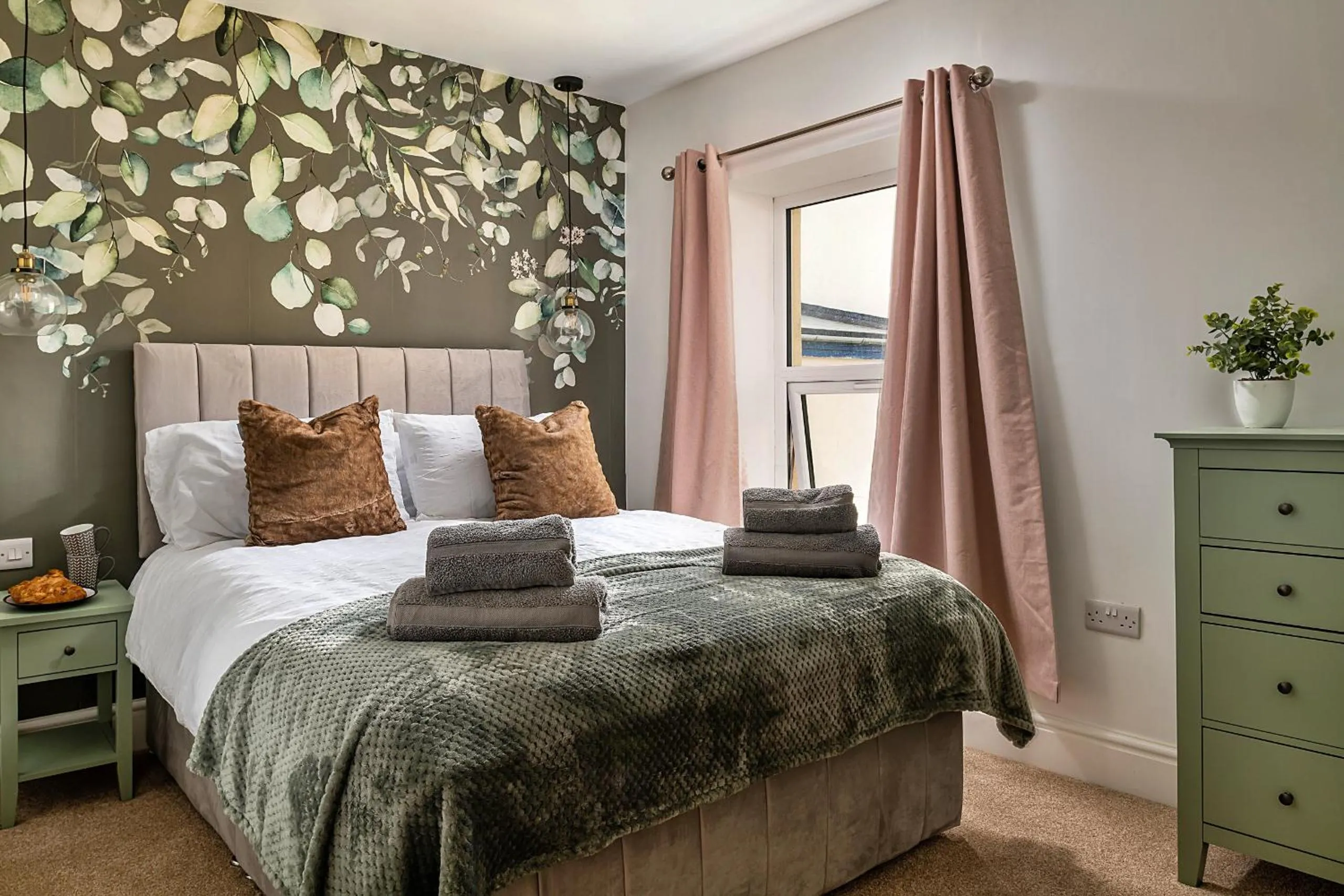 Bed in Finest Retreats - Peace Retreats Penthouse