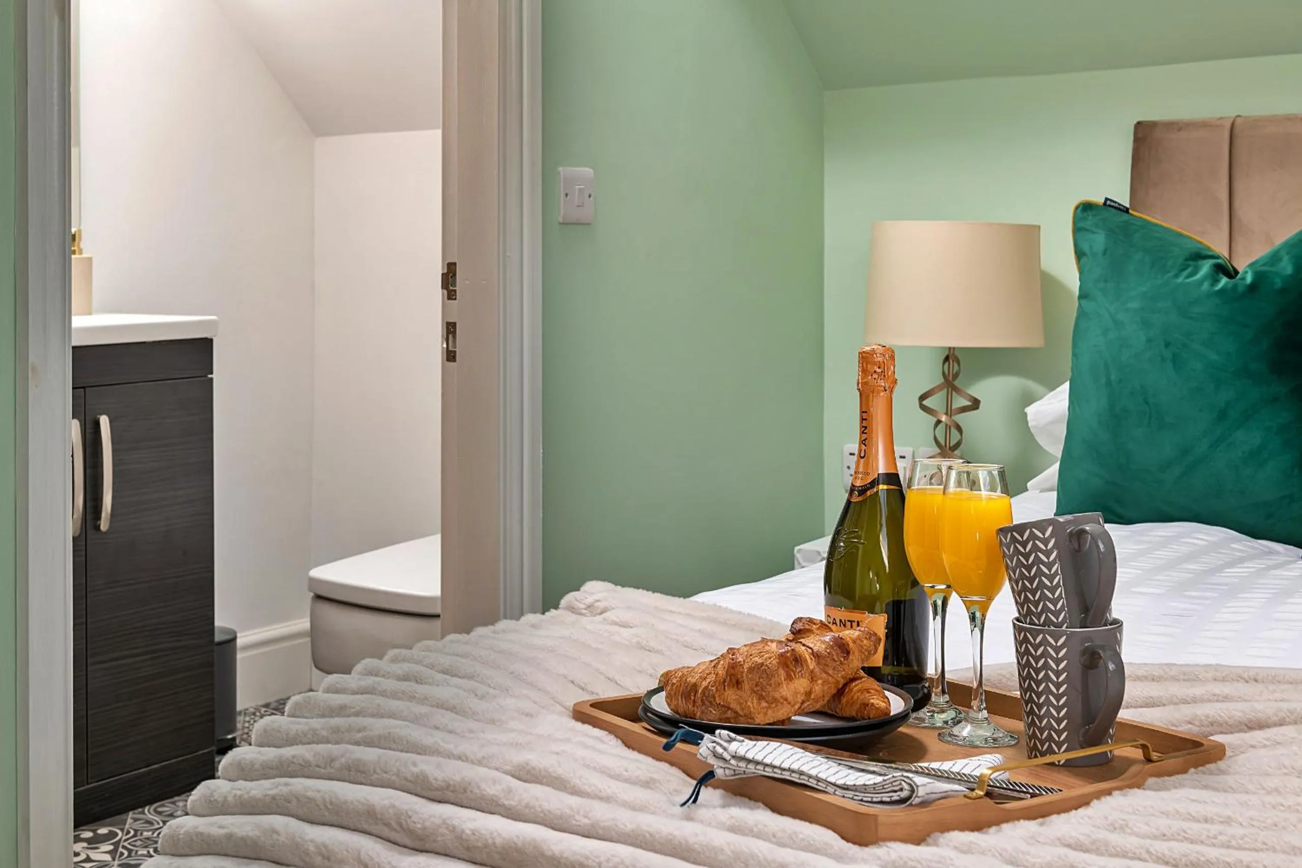 Bed in Finest Retreats - Peace Retreats Penthouse