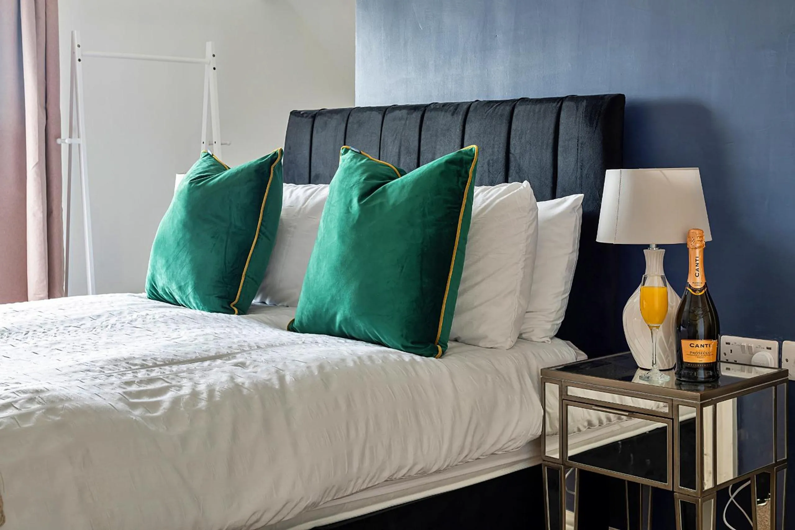 Bed in Finest Retreats - Peace Retreats Penthouse