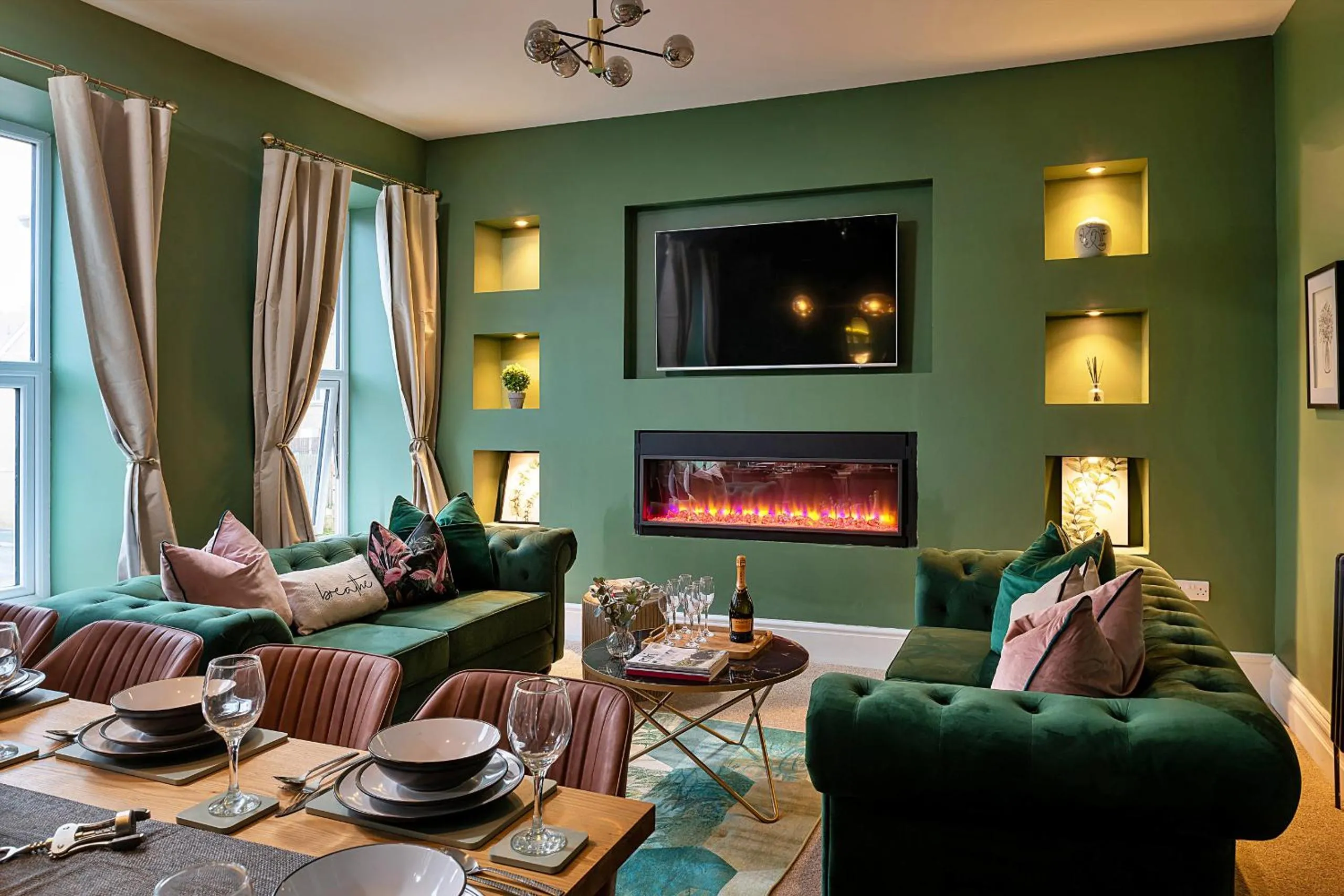 Communal lounge/ TV room in Finest Retreats - Peace Retreats Penthouse