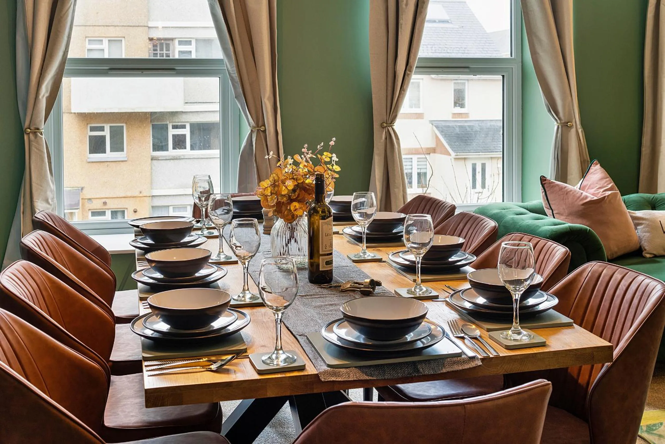 Restaurant/places to eat in Finest Retreats - Peace Retreats Penthouse