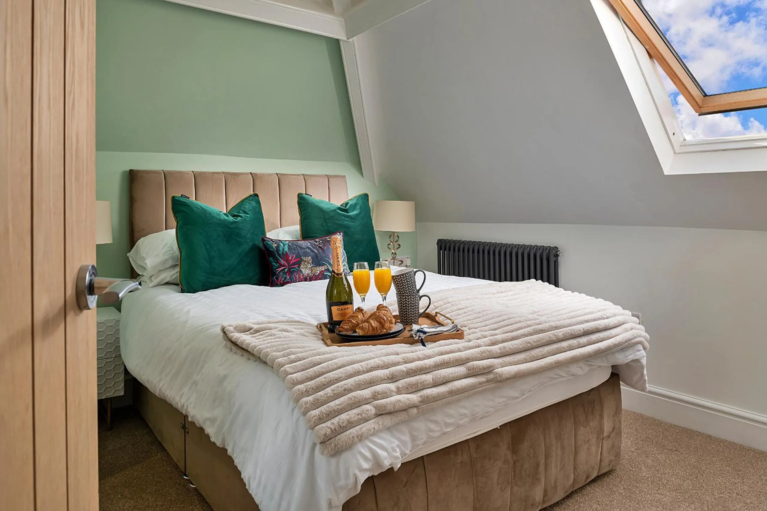 Bed in Finest Retreats - Peace Retreats Penthouse