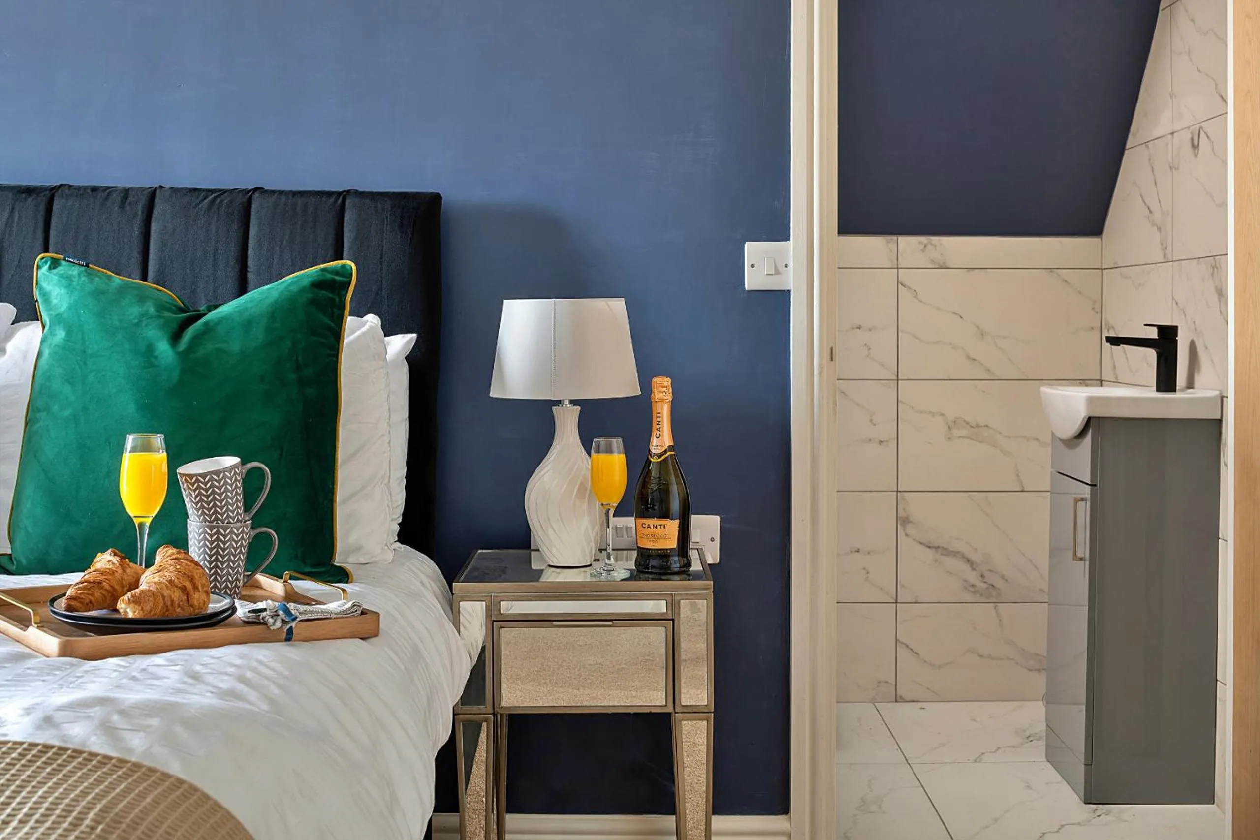 Bed in Finest Retreats - Peace Retreats Penthouse