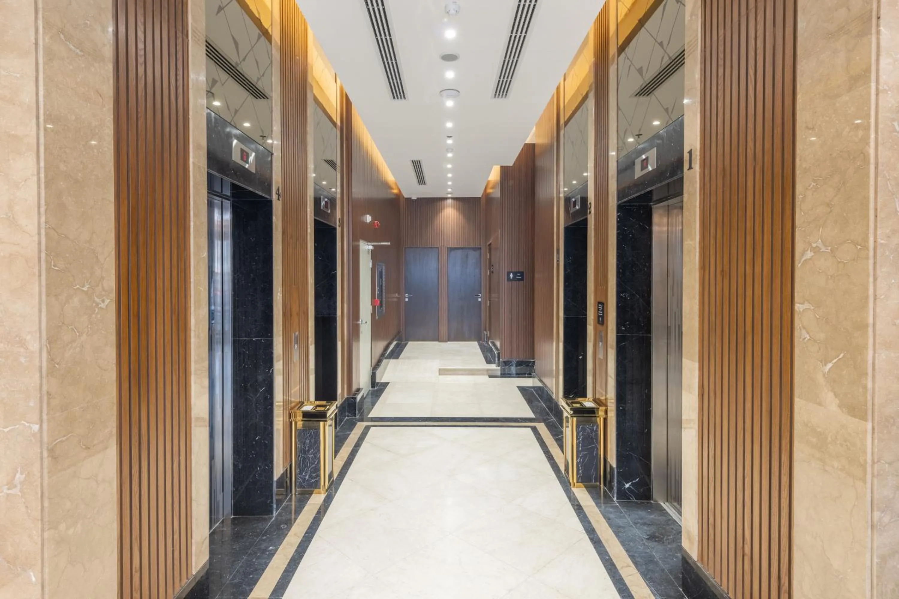 elevator in Three Pearls Musalli Hotel