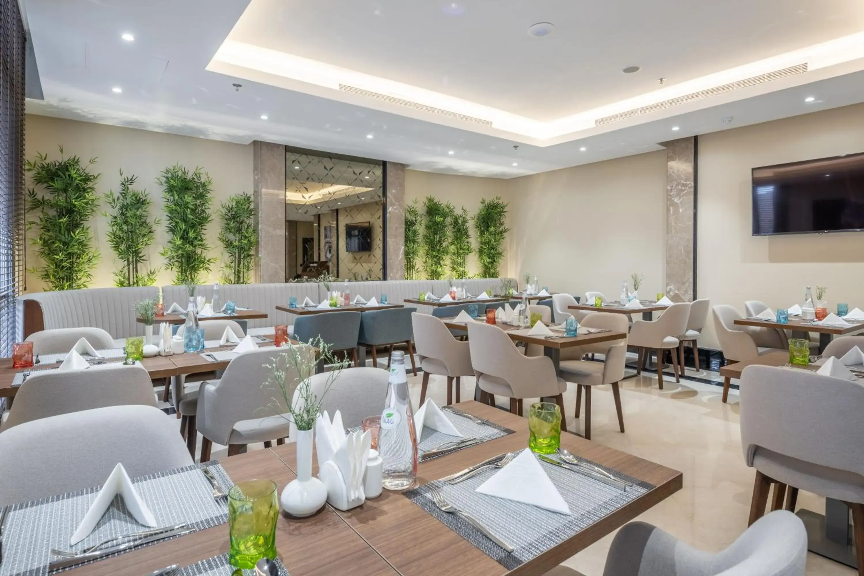 Restaurant/places to eat in Three Pearls Musalli Hotel Restaurant/places to eat in Three Pearls Musalli Hotel