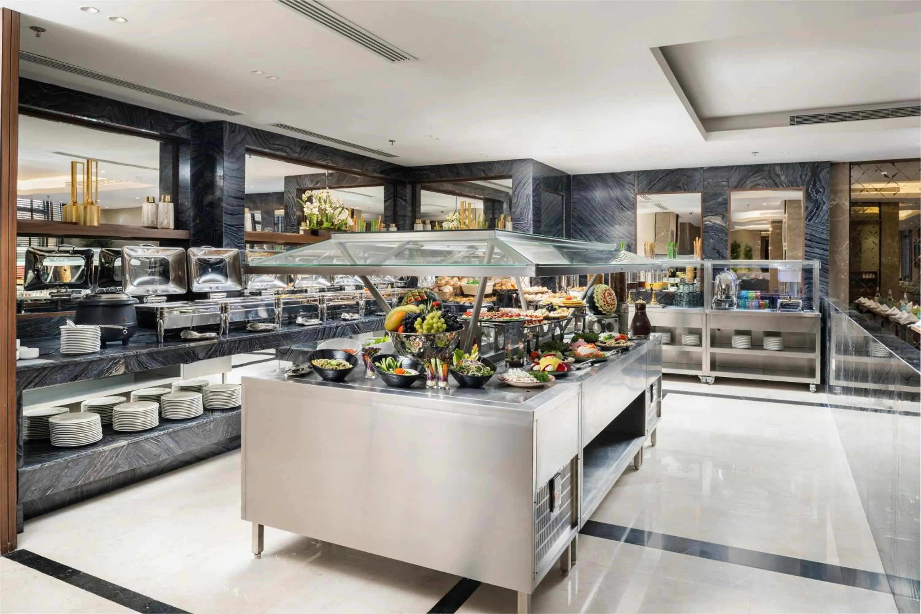 Restaurant/places to eat in Three Pearls Musalli Hotel