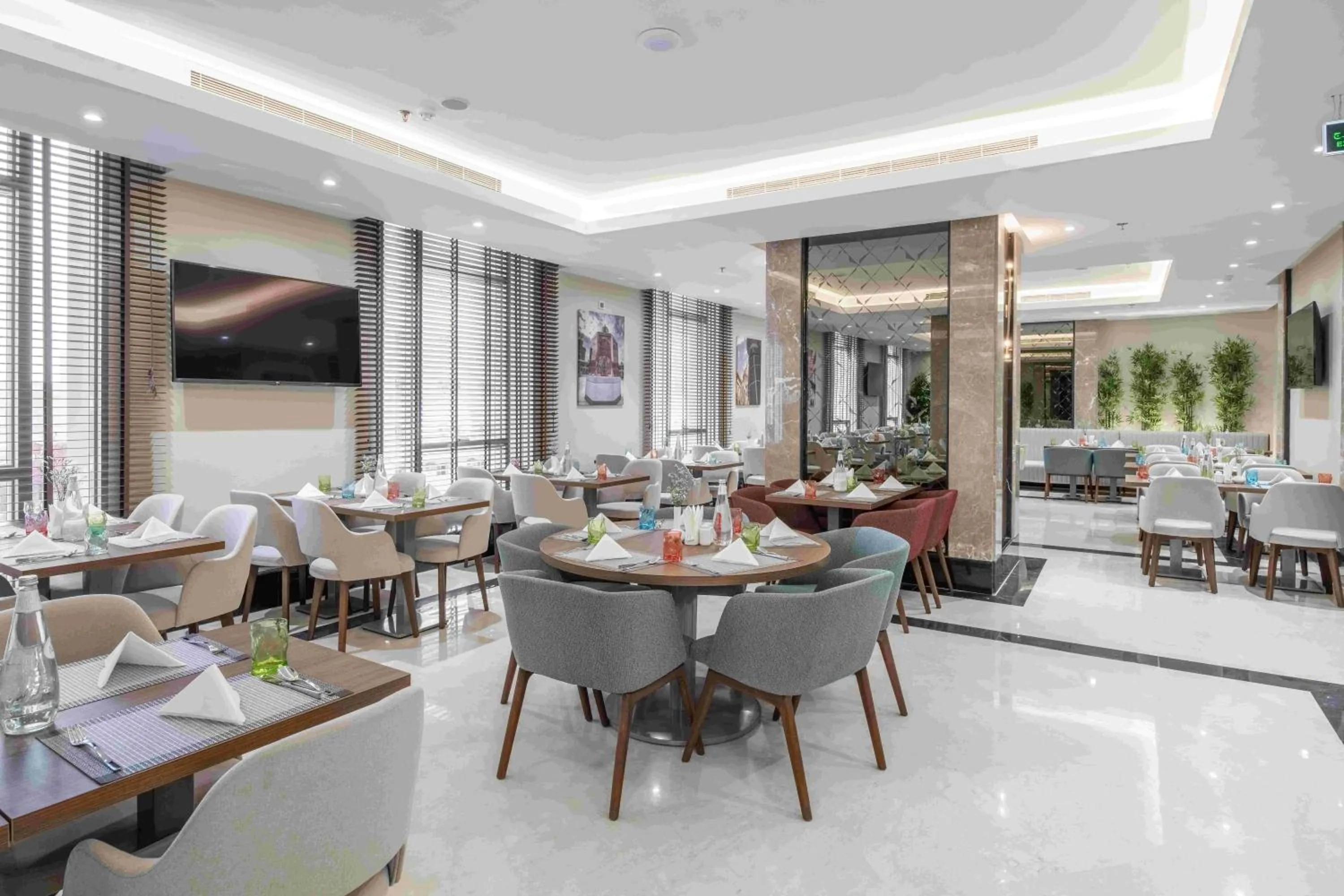 Restaurant/places to eat in Three Pearls Musalli Hotel