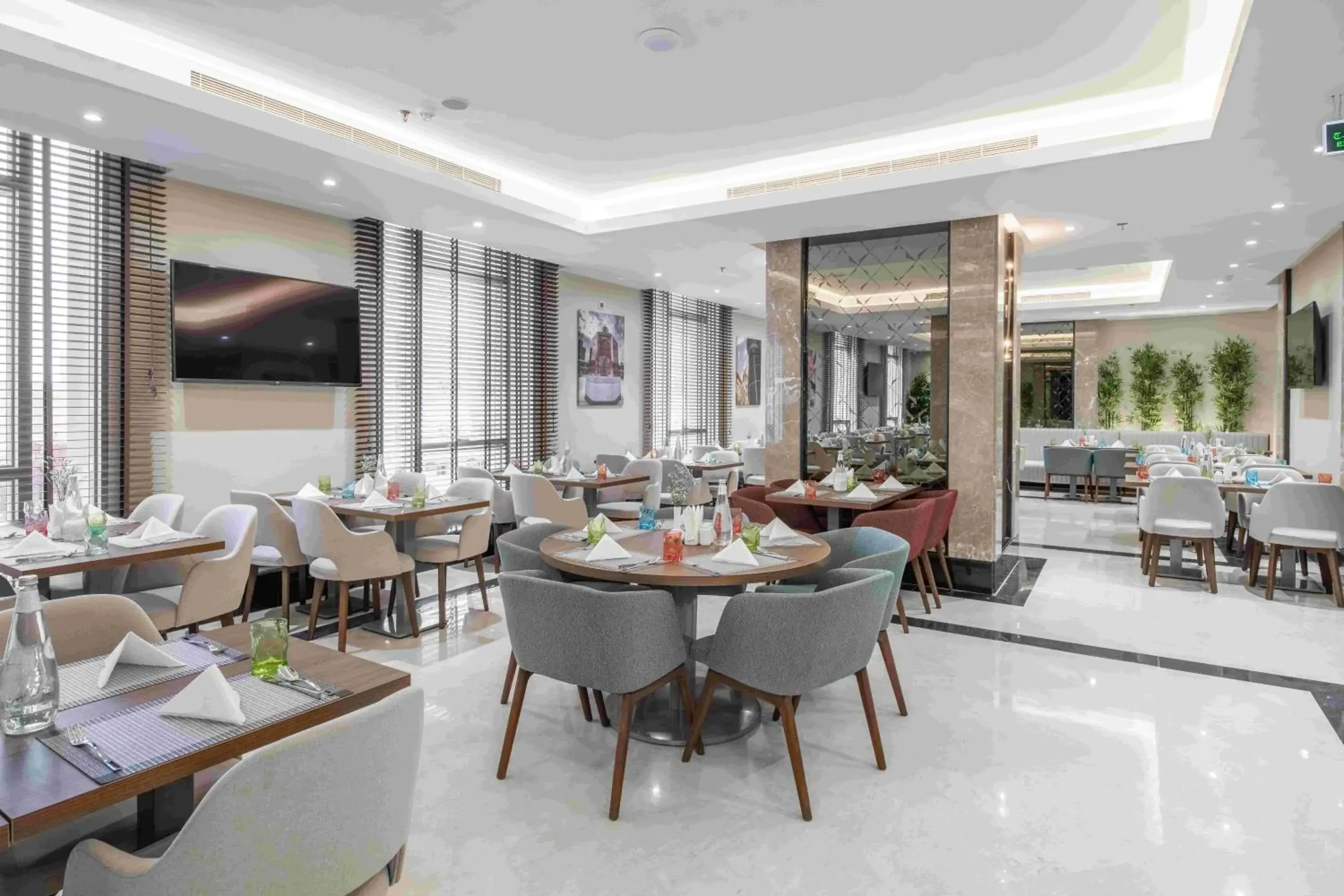 Restaurant/places to eat in Three Pearls Musalli Hotel Restaurant/places to eat in Three Pearls Musalli Hotel