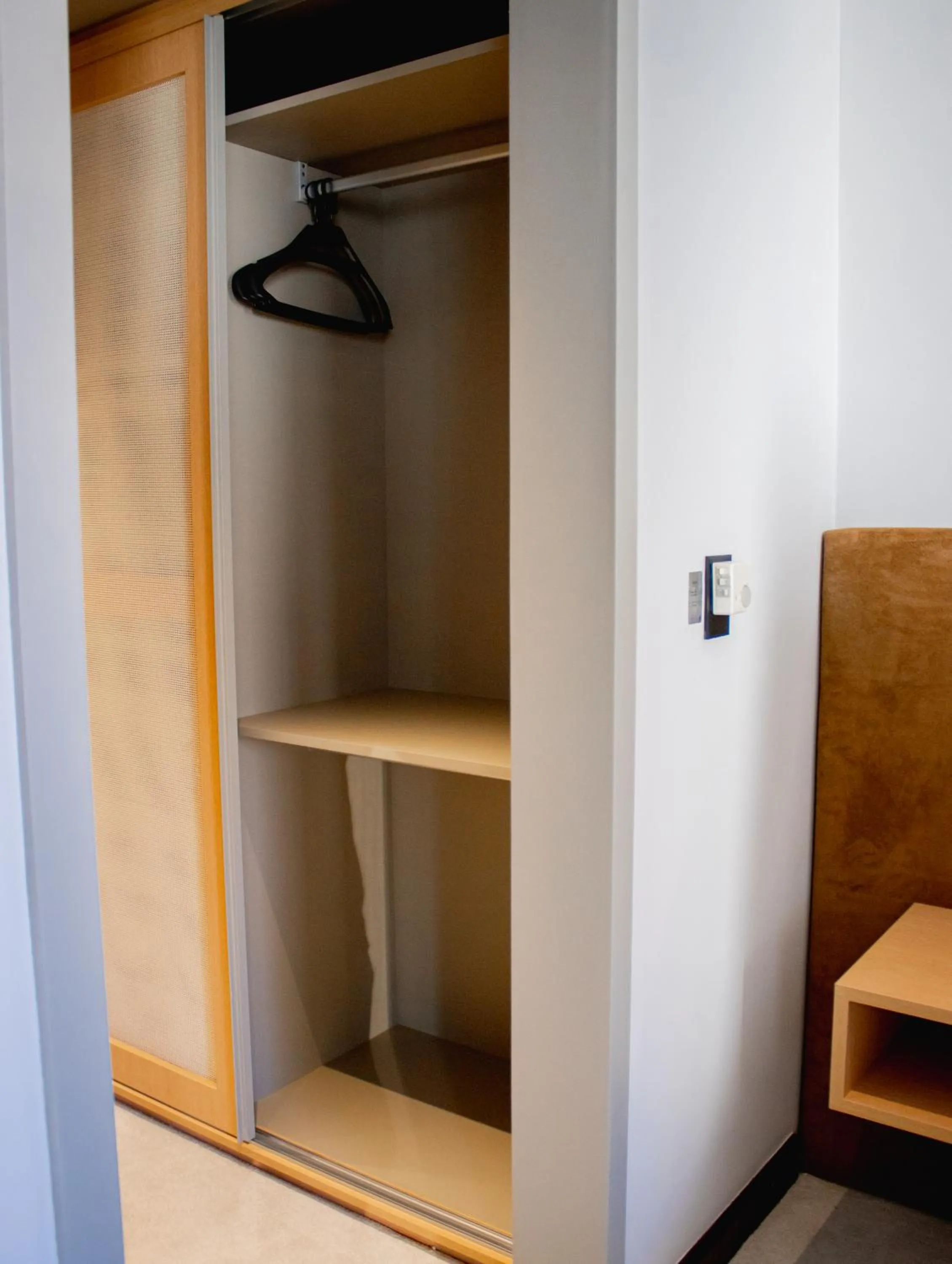 wardrobe in Roomo Transamerica SP GeorgeV Itaim Bibi