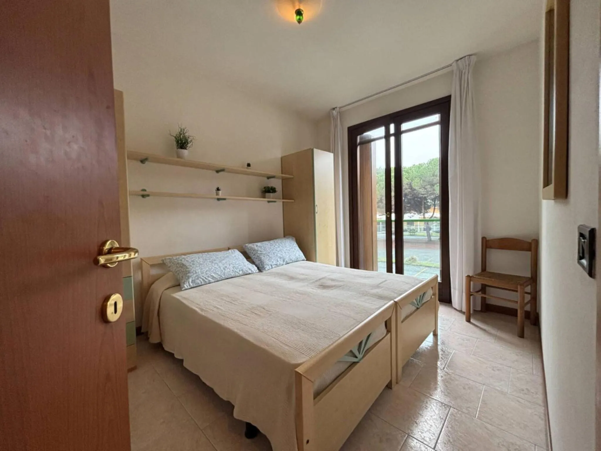 Flat for seven guests in residence with pool