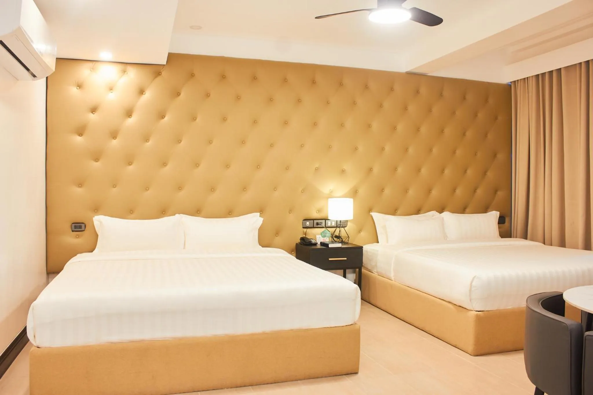 Bedroom, Bed in The Blu Hotel