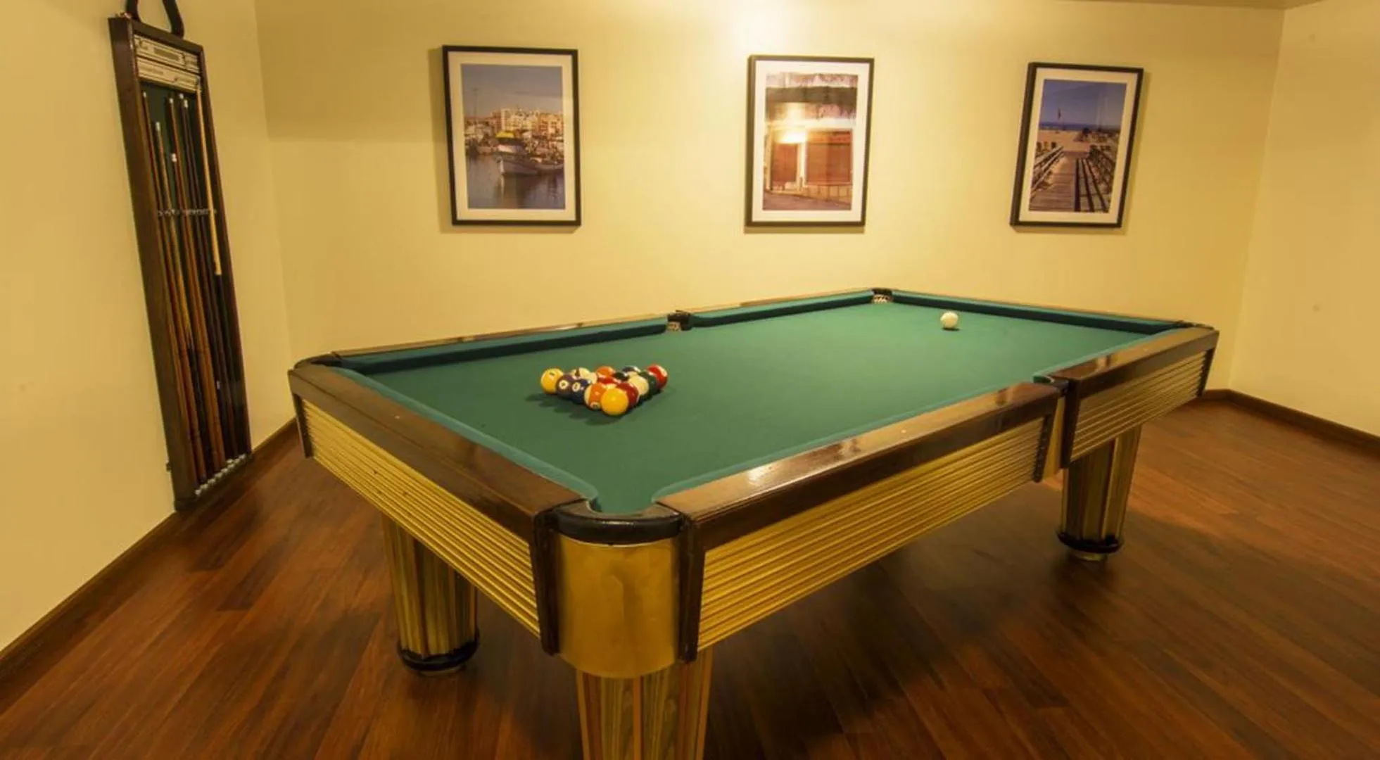 Game Room in 8-Bed Villa in Vilamoura-Sleeps-Playground-Pool