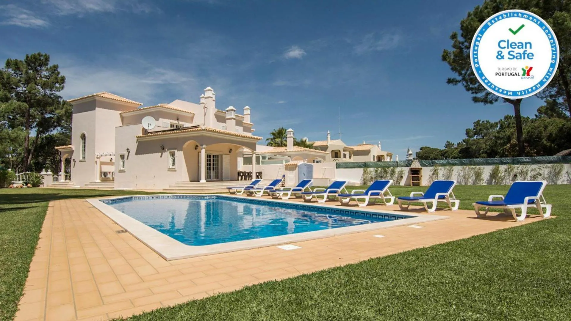 Swimming pool in 8-Bed Villa in Vilamoura-Sleeps-Playground-Pool