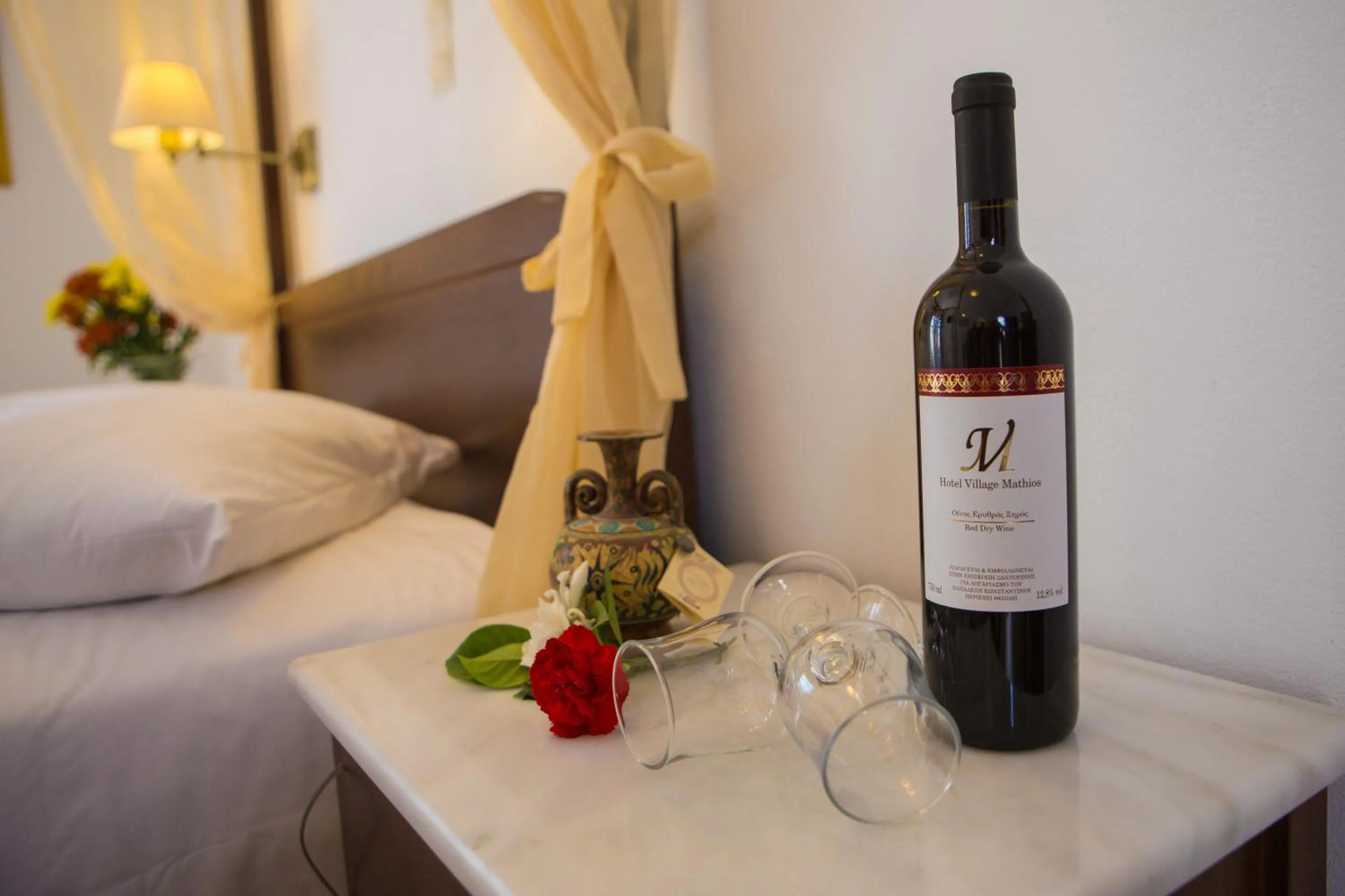 Alcoholic drinks, Bed in Hotel Mathios