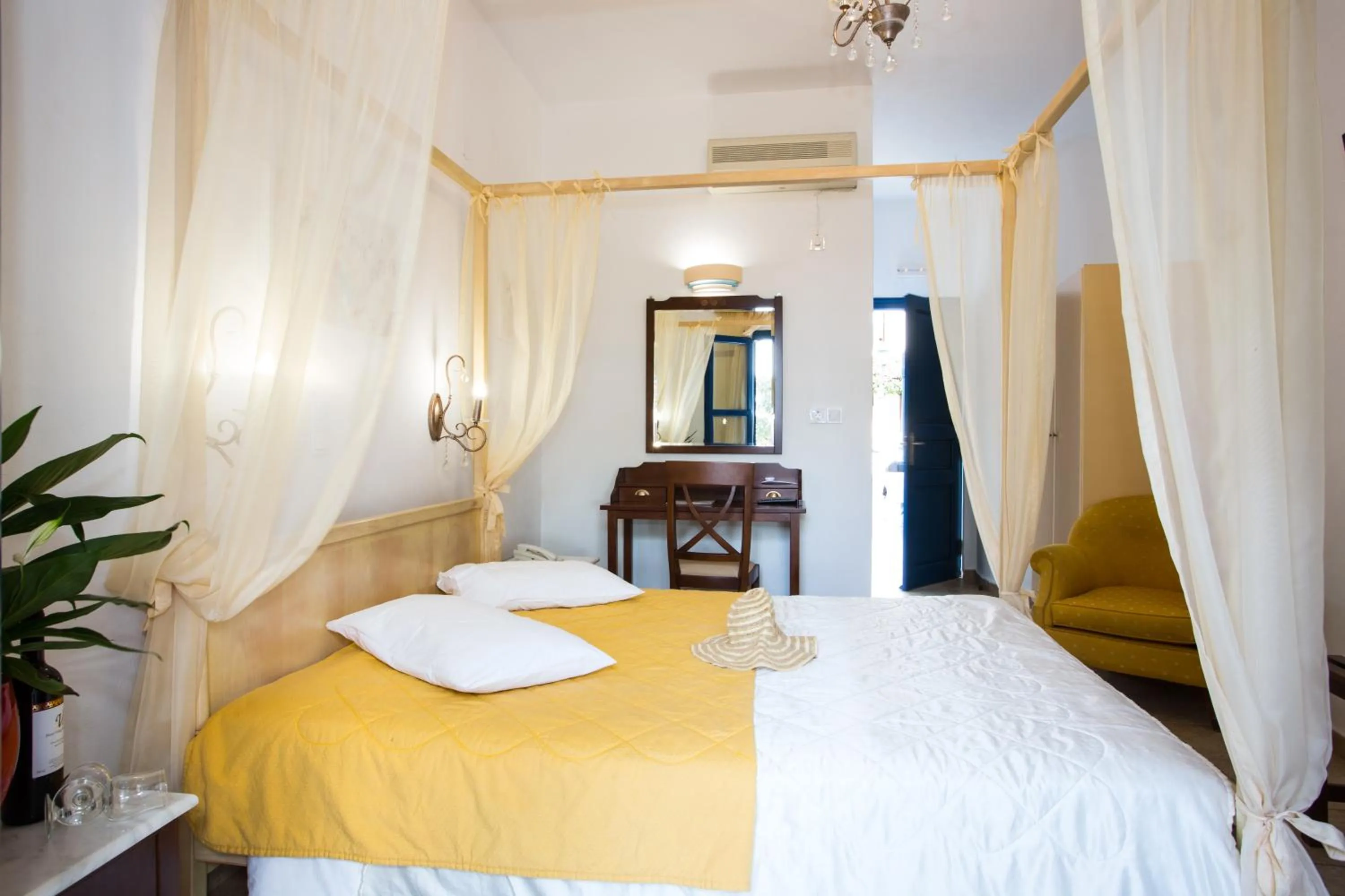 Bed in Hotel Mathios