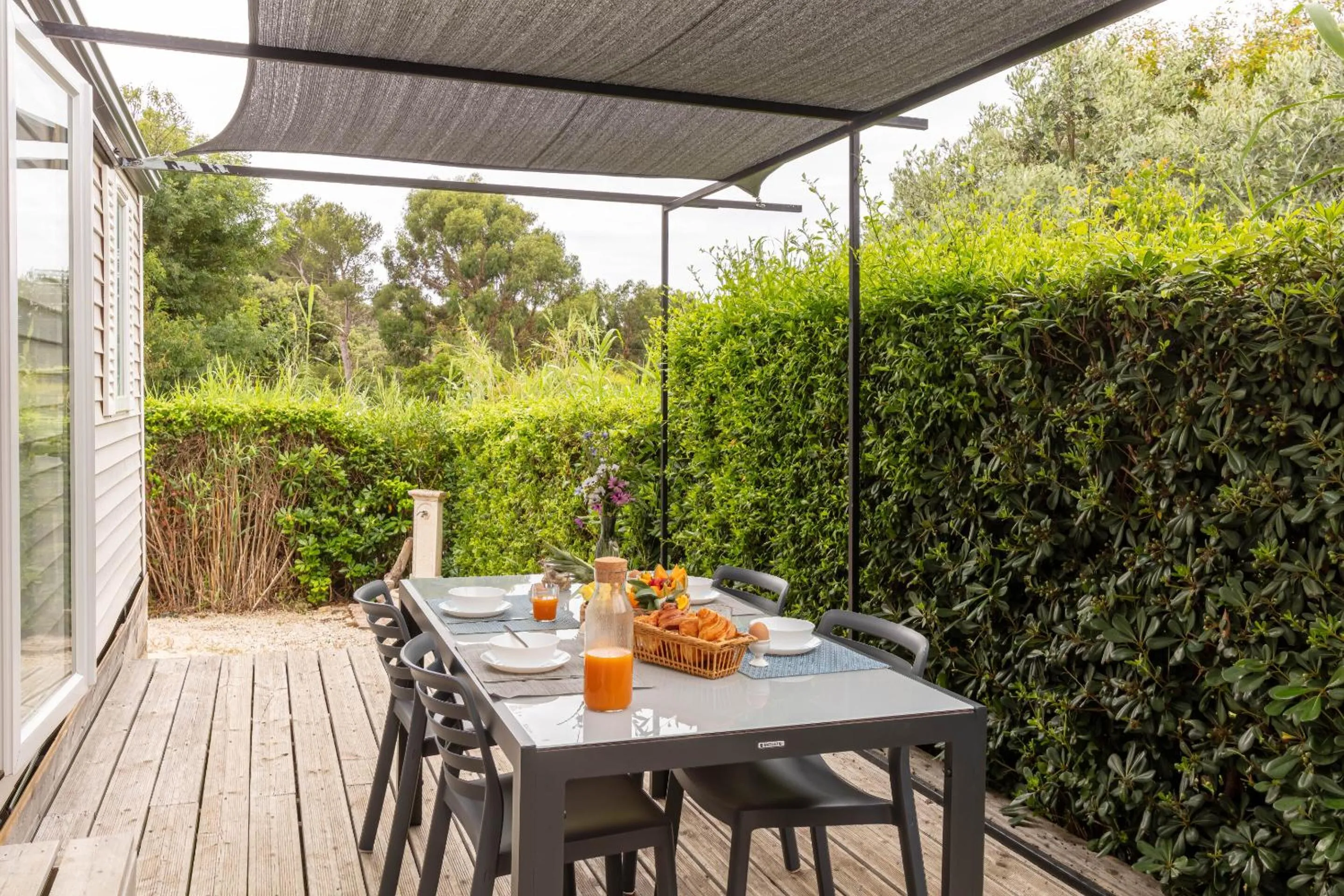 Le Mimosa, mobil-home climatisé au cœur du vignoble et à quelques mètres de la mer