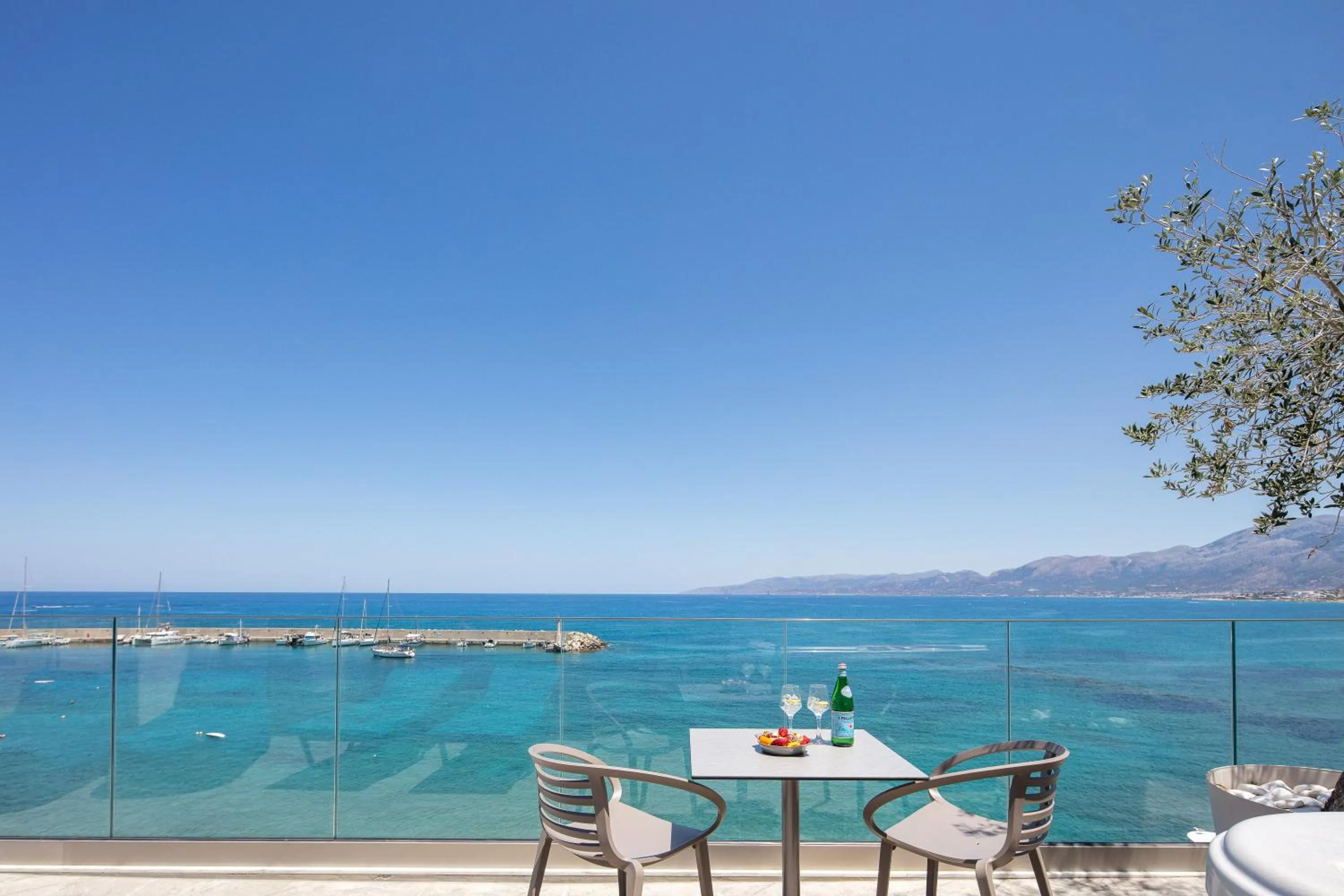 Balcony/Terrace in Skipper Beachfront Suites