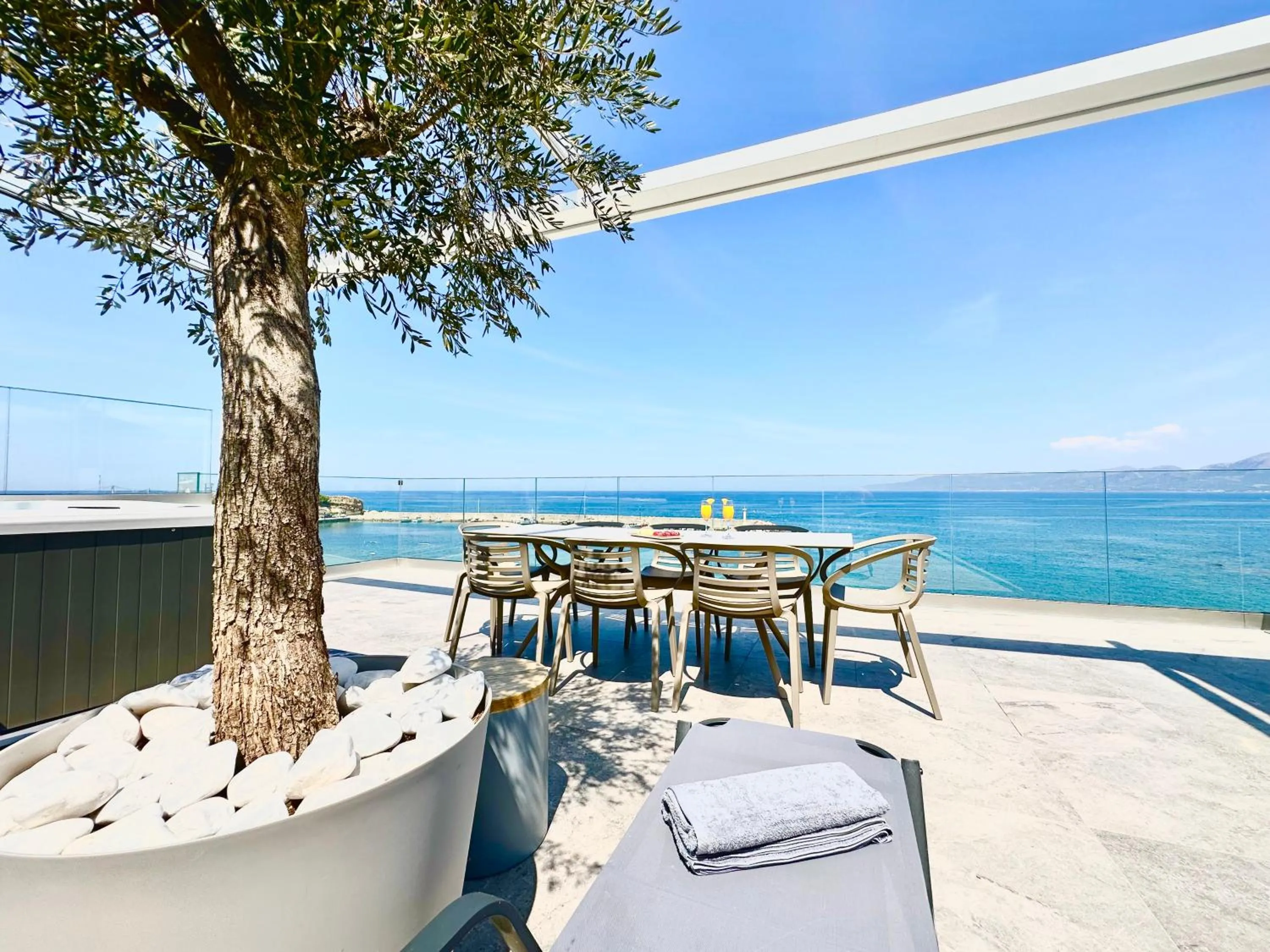 Day in Skipper Beachfront Suites