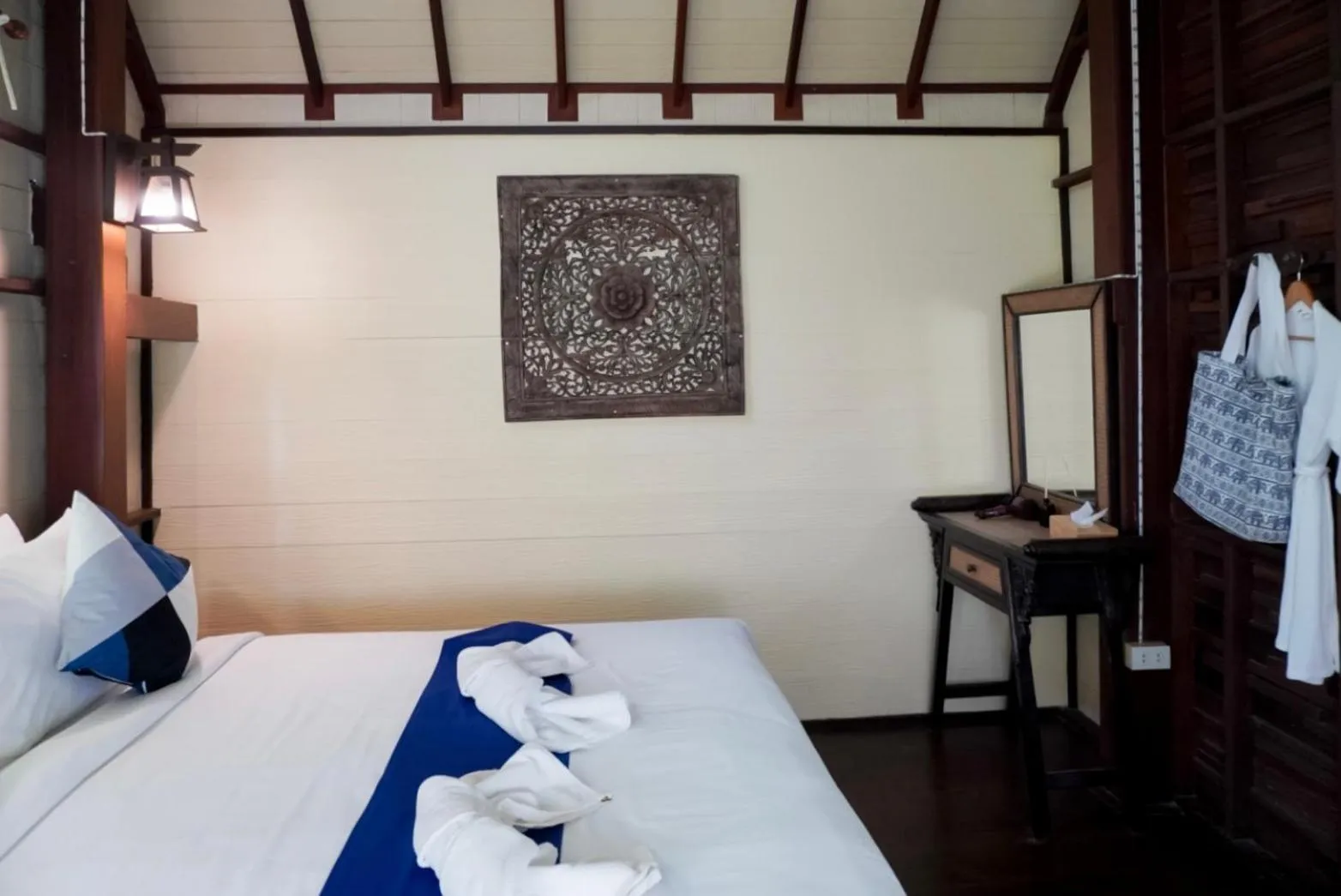 Bed in Baan Thong Ching Resort