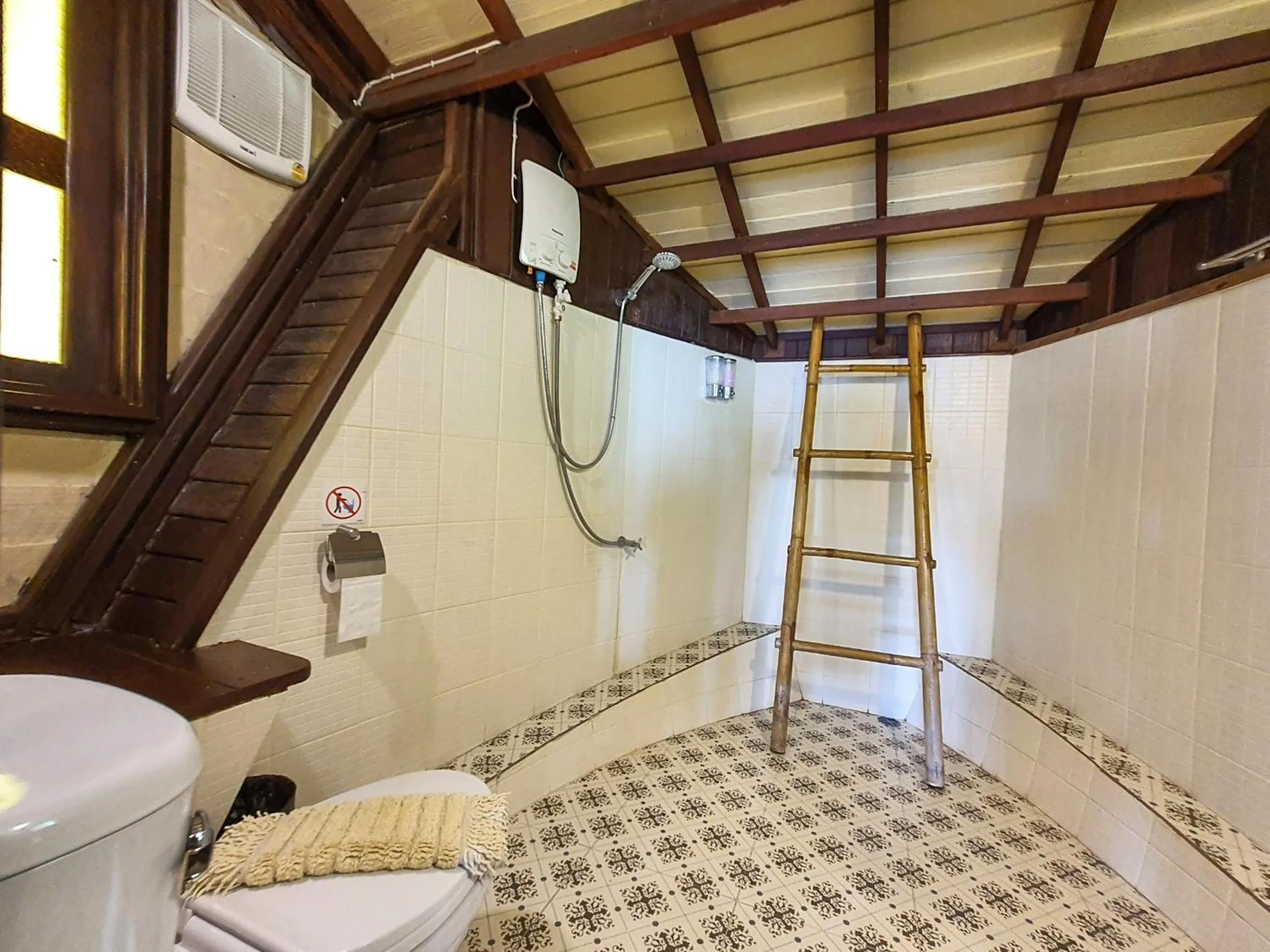 Toilet in Baan Thong Ching Resort