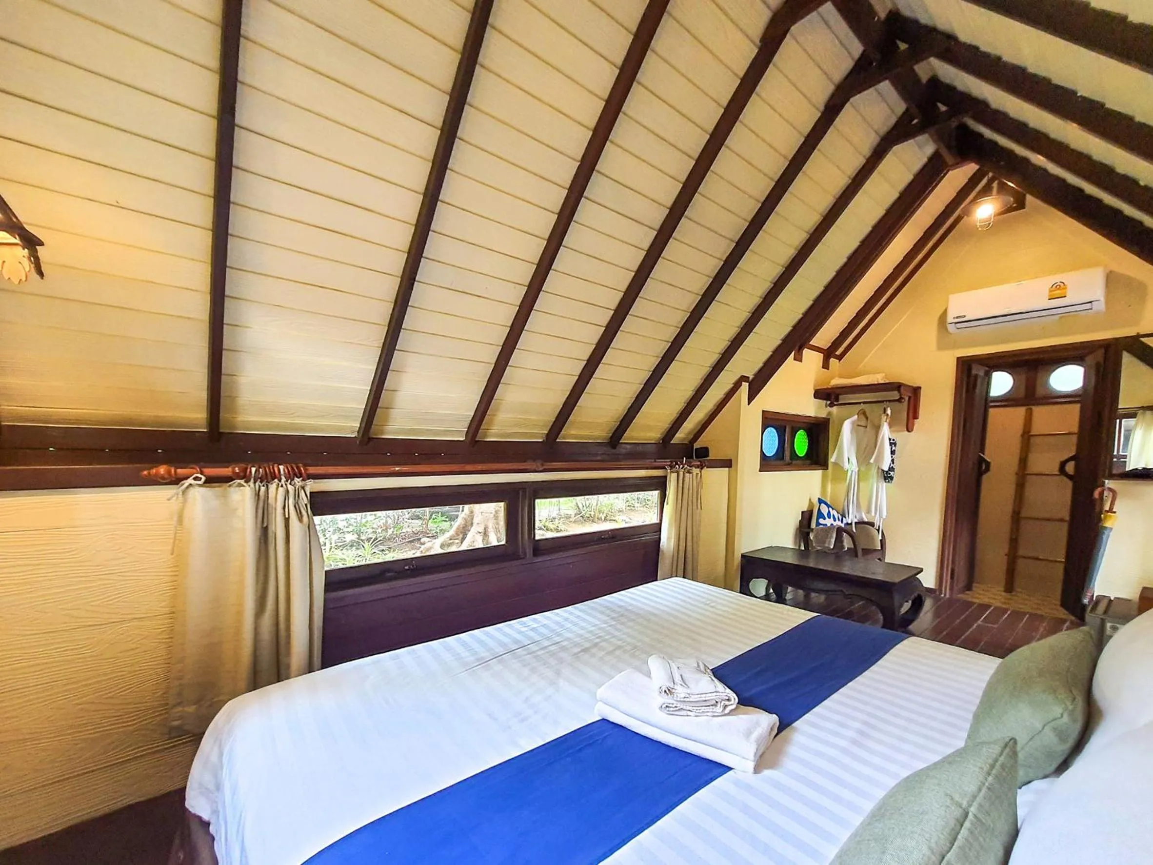 Bed in Baan Thong Ching Resort