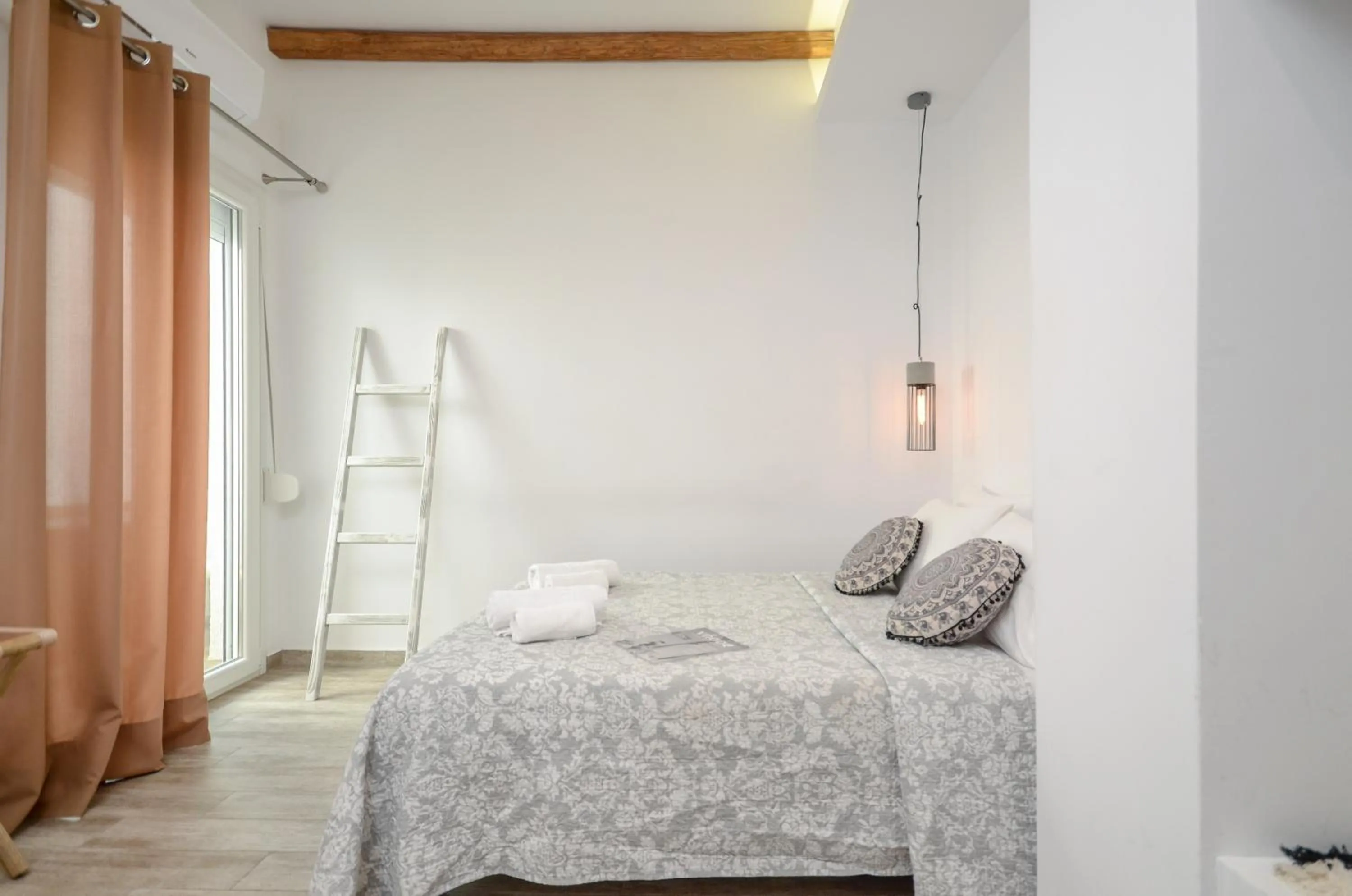 Bed in Saint George Hotel