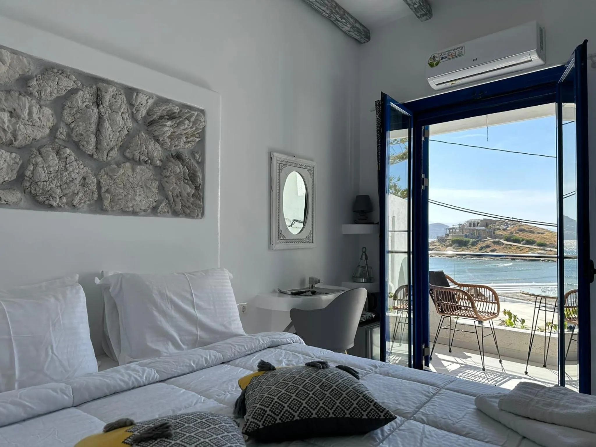 Bed in Saint George Hotel