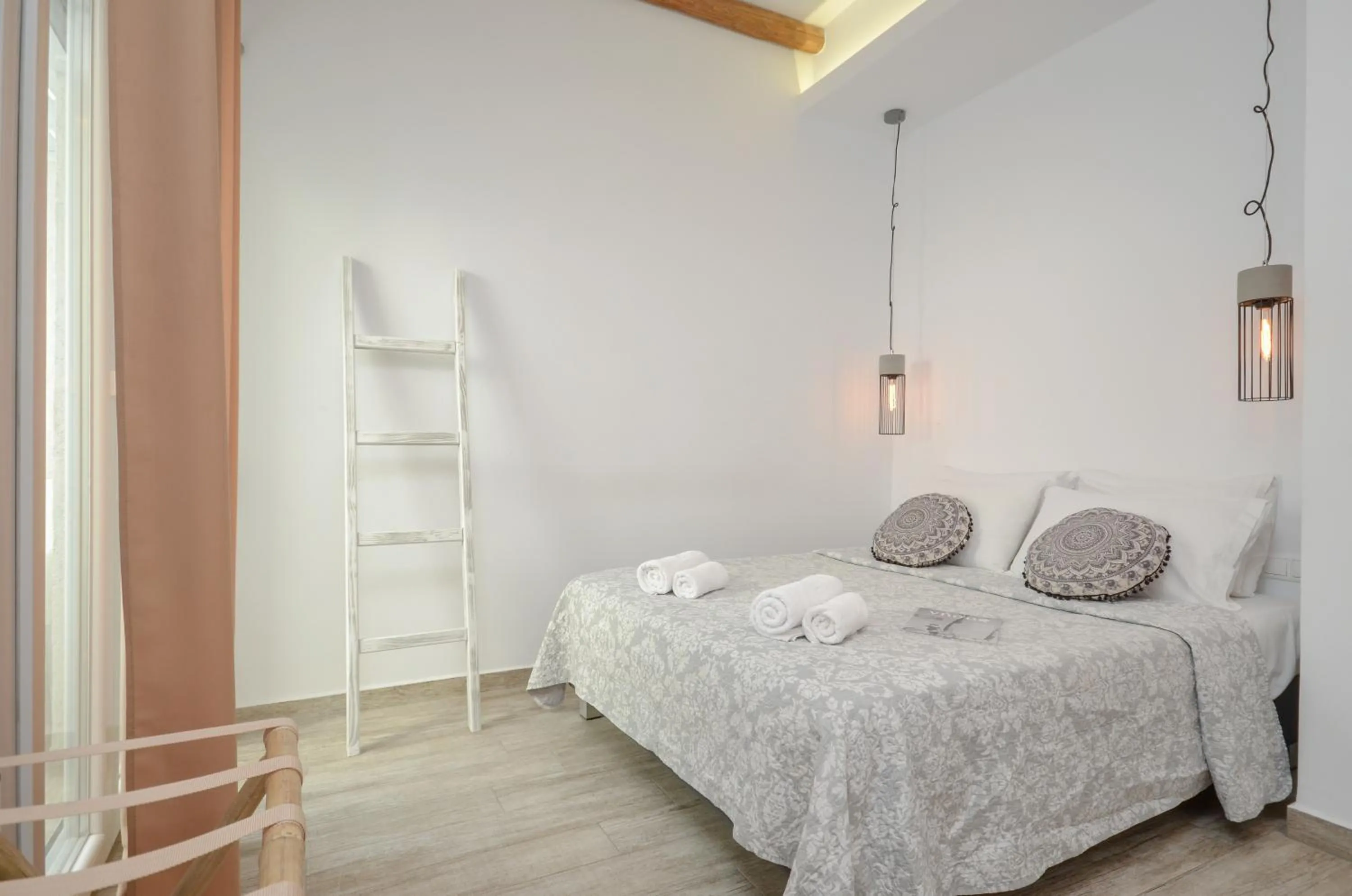 Bed in Saint George Hotel