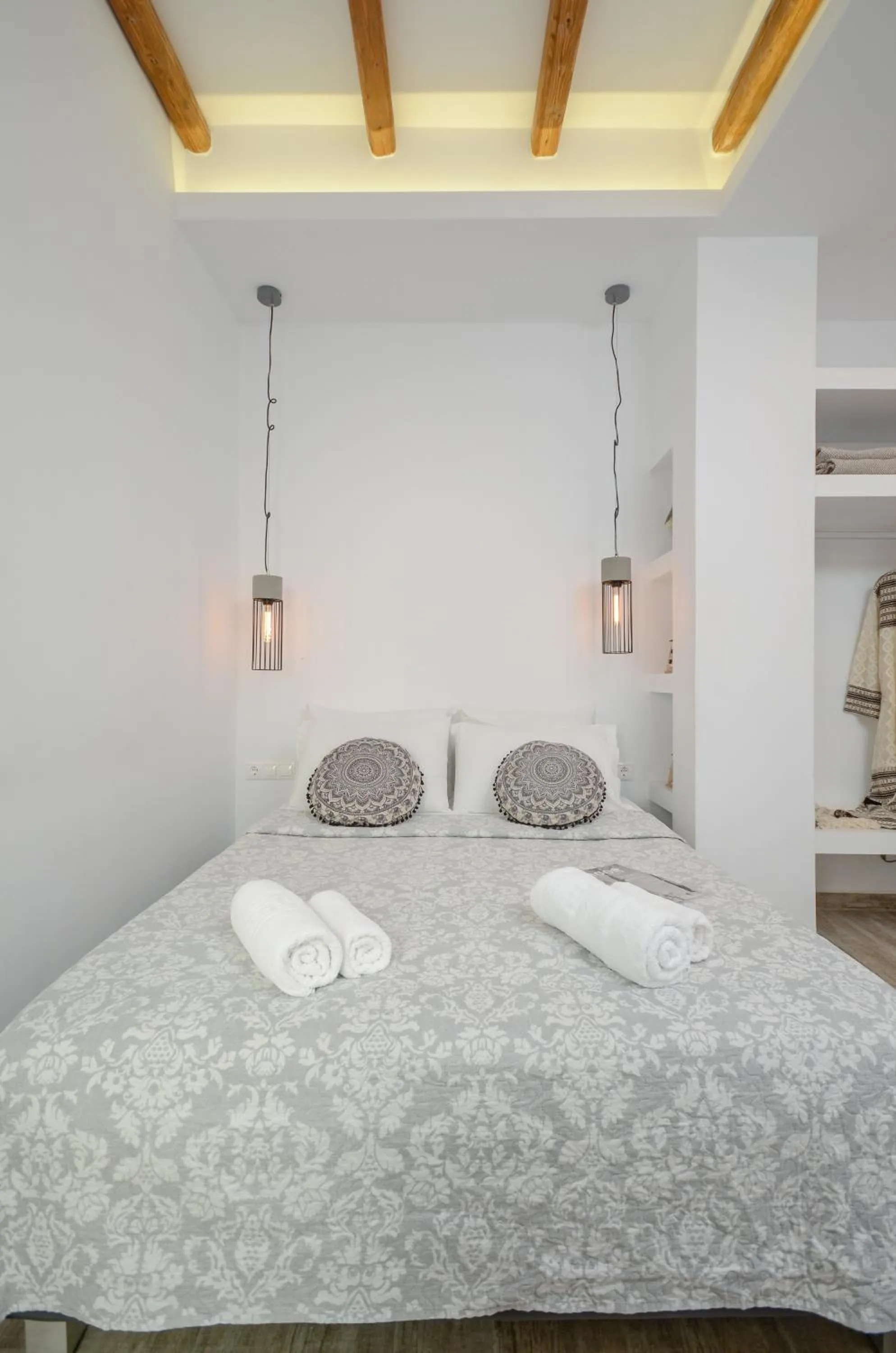 Bed in Saint George Hotel