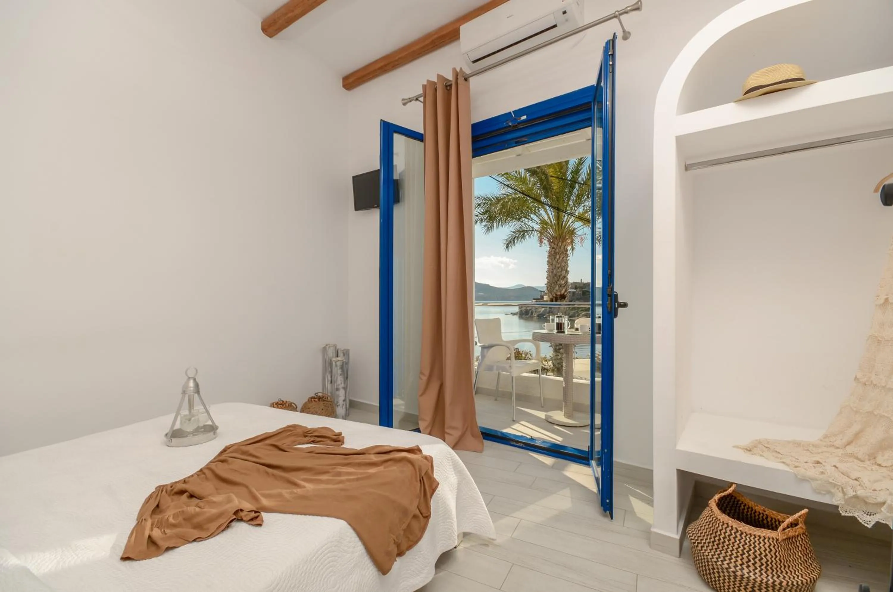 Bed in Saint George Hotel