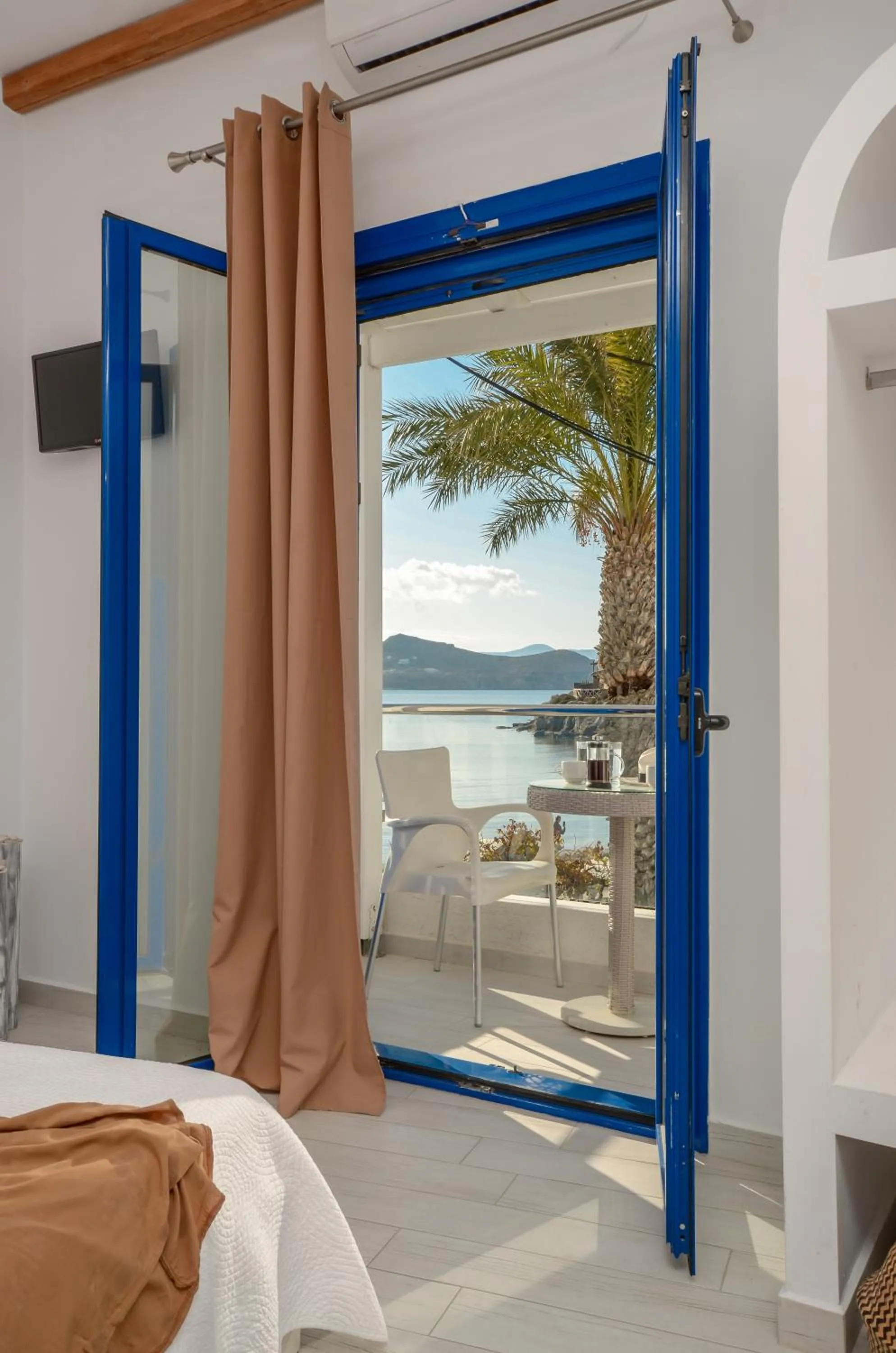 Bed in Saint George Hotel